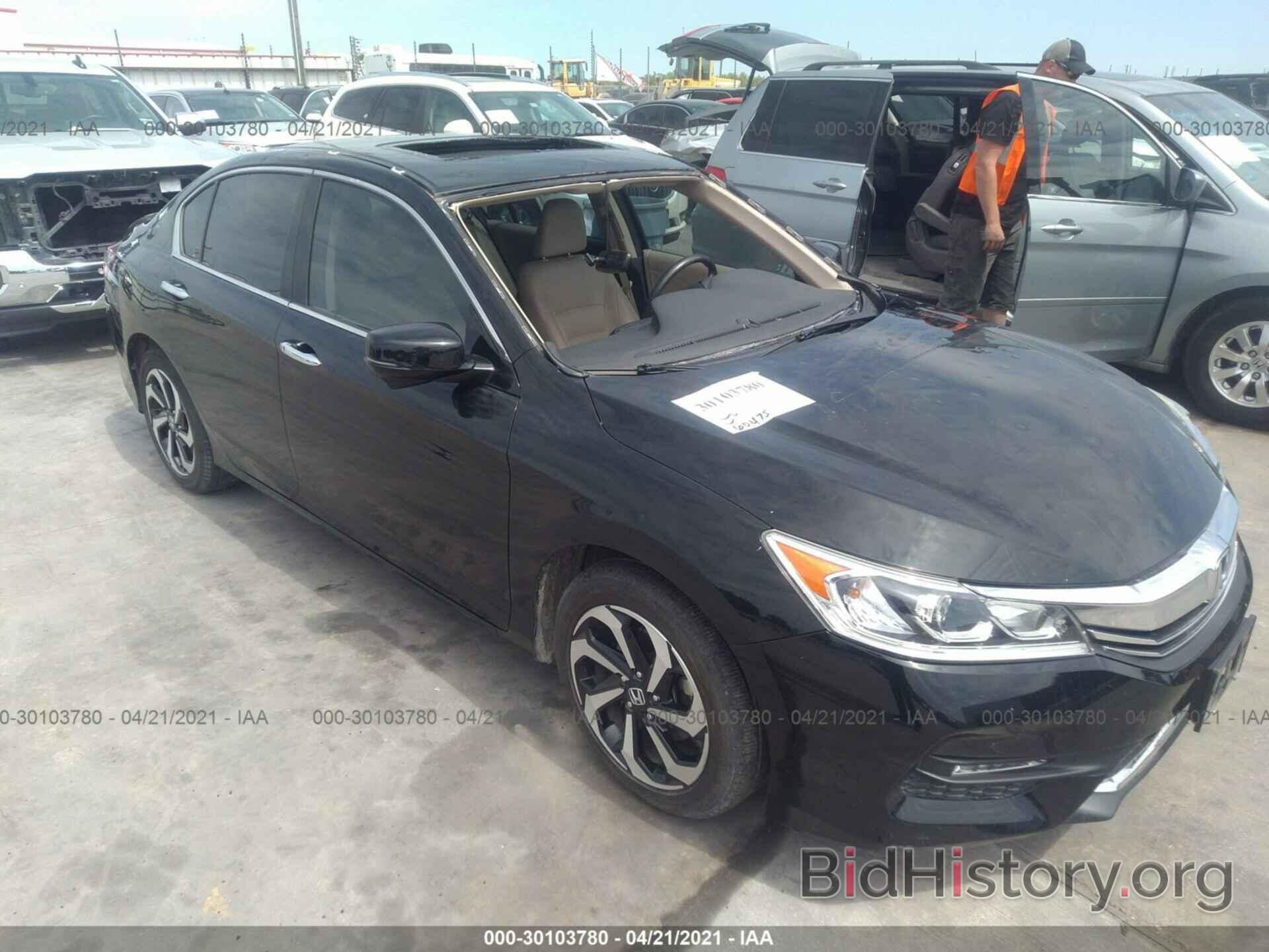 Photo 1HGCR2F82HA123575 - HONDA ACCORD SEDAN 2017