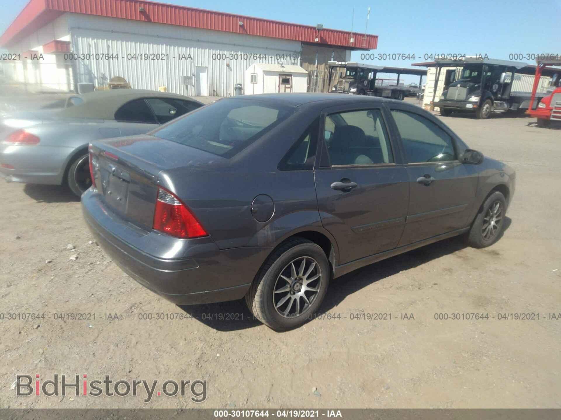 2007 FORD FOCUS - VIN: 1FAFP34N57W106521 - Photo 4