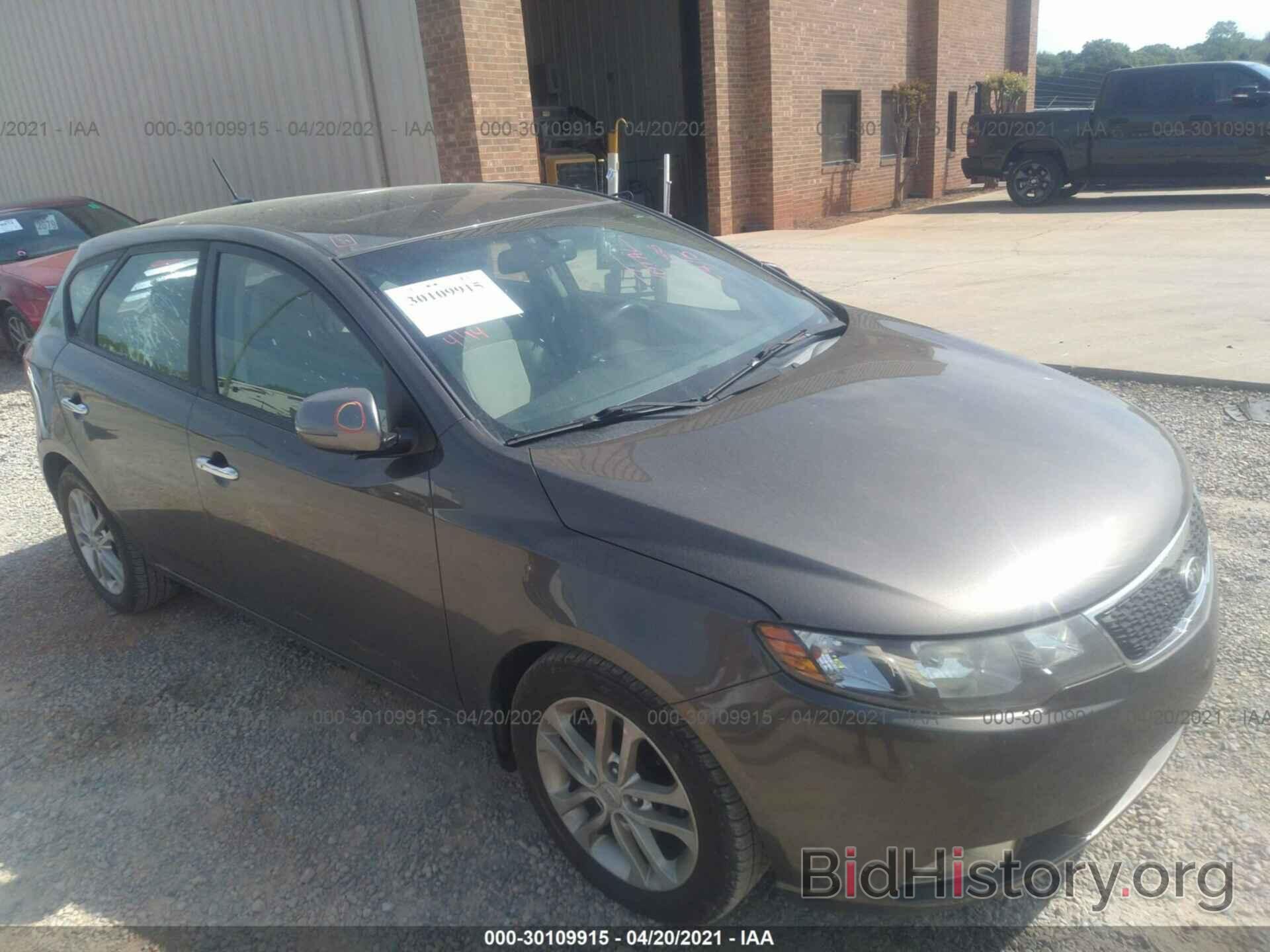 Photo KNAFU5A29B5329164 - KIA FORTE 5-DOOR 2011