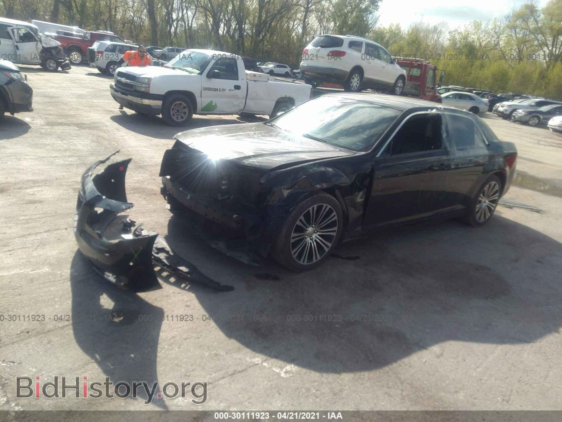 2013 CHRYSLER 300 - VIN: 2C3CCABG8DH732208 - Фото 2