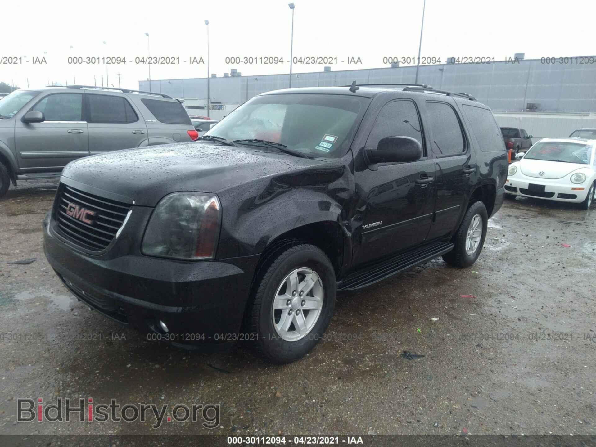 2012 GMC YUKON - VIN: 1GKS1AE03CR133490 - Photo 2