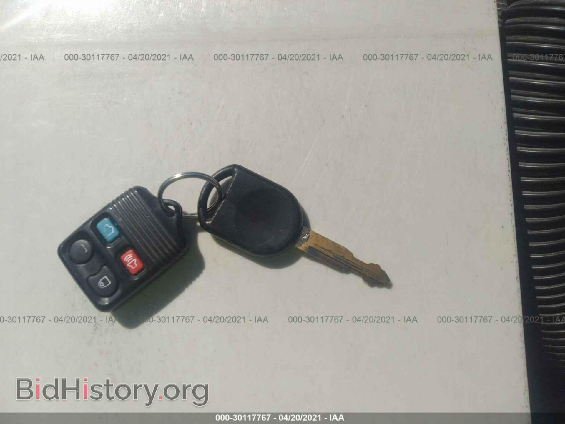 2008 FORD FOCUS - VIN: 1FAHP35N28W190838 - Фото 11