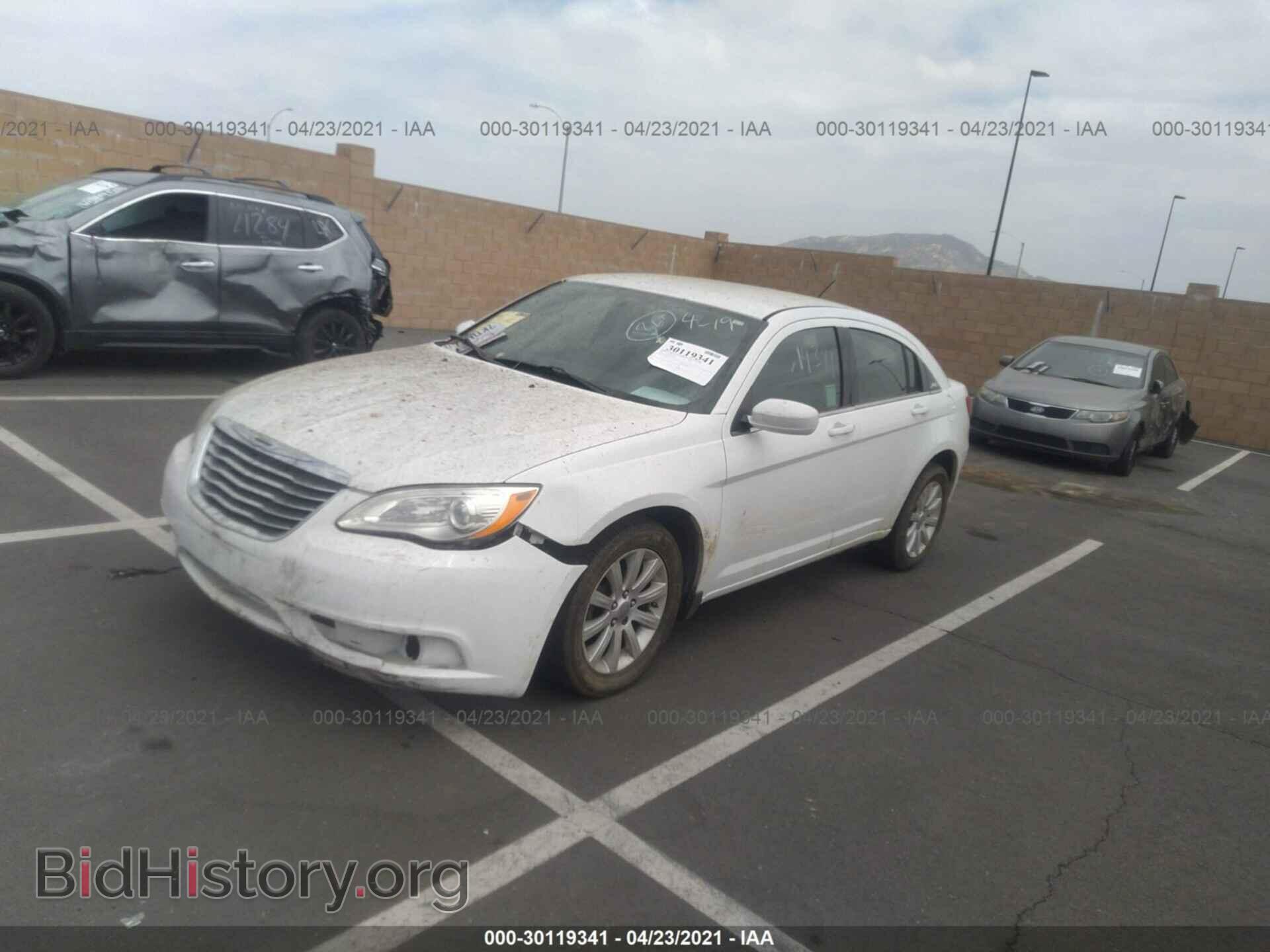 2013 CHRYSLER 200 - VIN: 1C3CCBBB1DN763298 - Photo 2