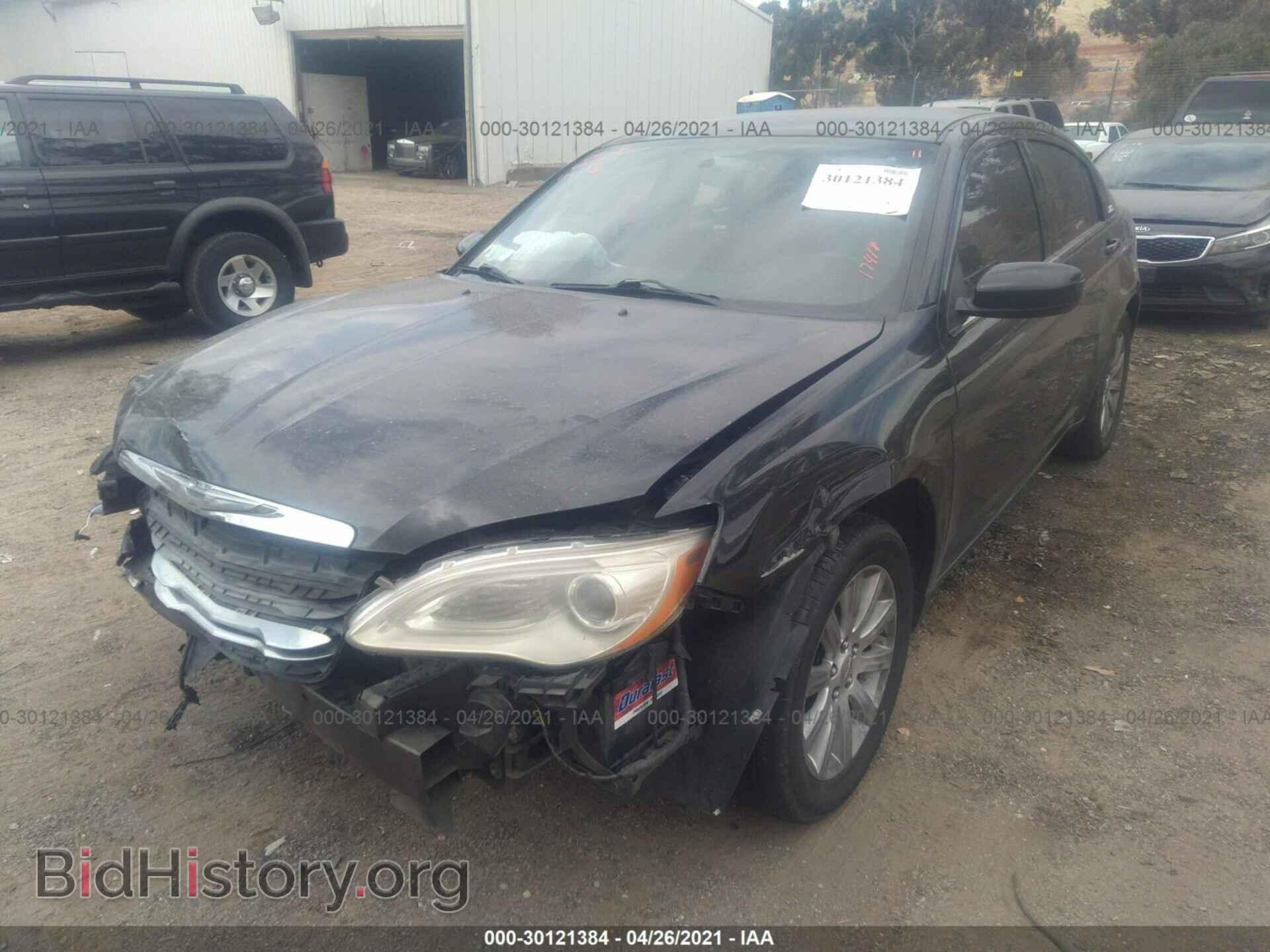 2011 CHRYSLER 200 - VIN: 1C3BC1FG4BN517418 - Фото 2