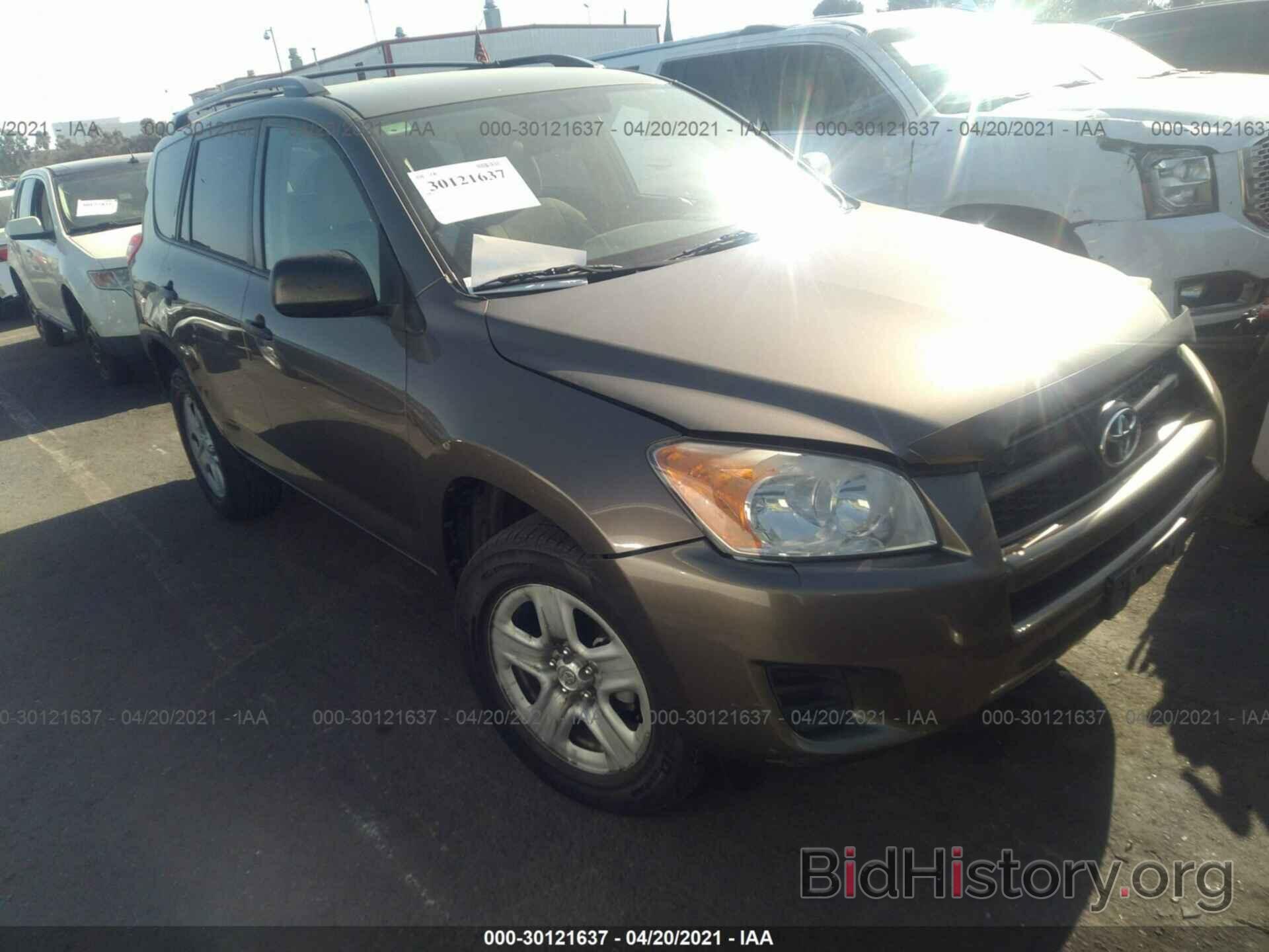 Photo 2T3ZF4DV4BW082686 - TOYOTA RAV4 2011