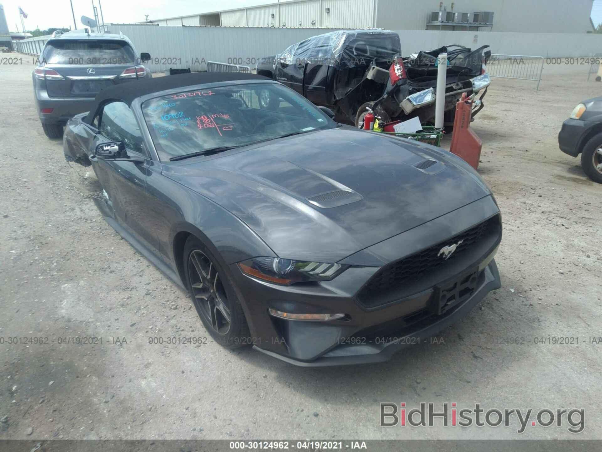 Photo 1FATP8UH7L5120642 - FORD MUSTANG 2020