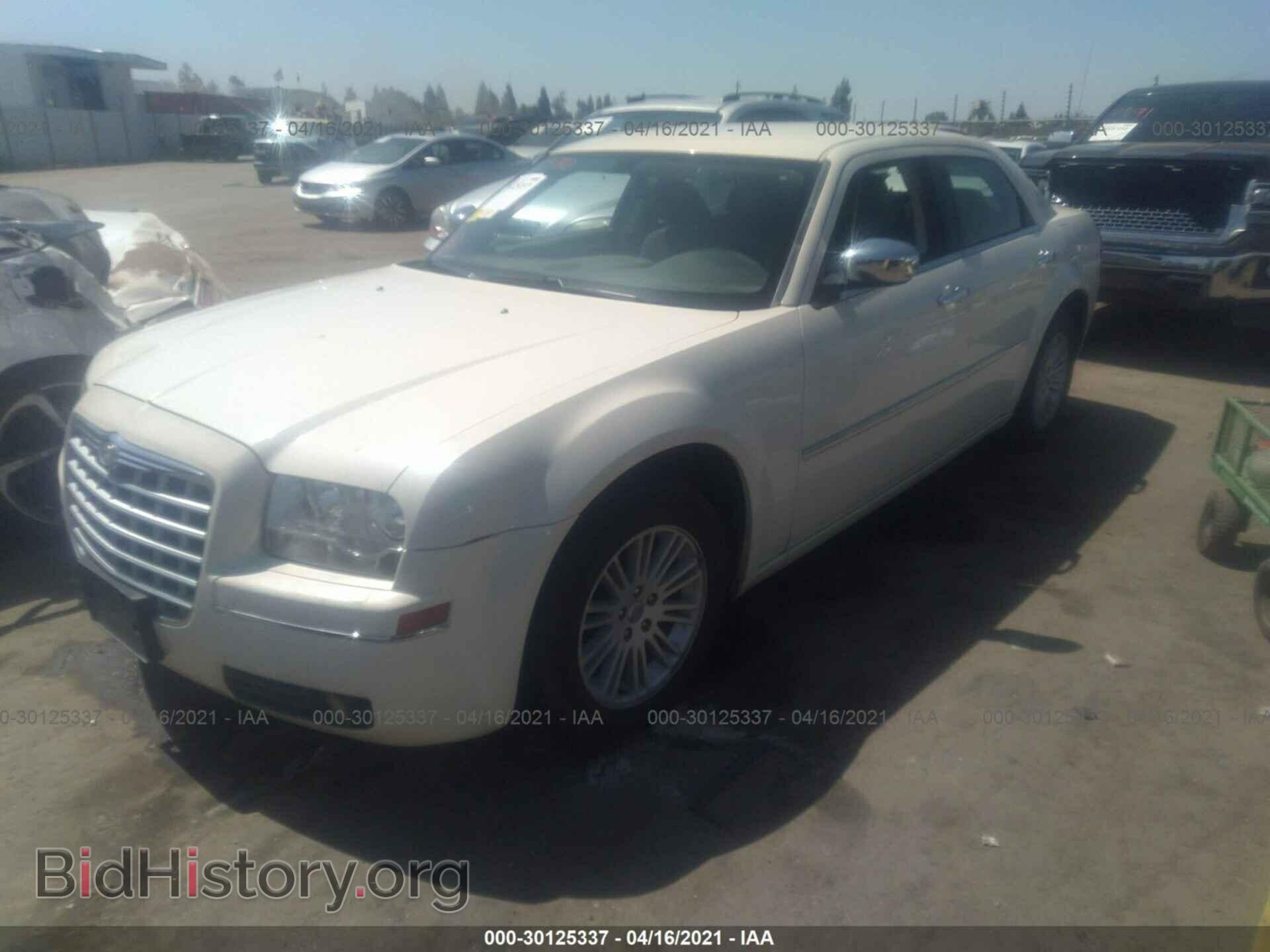 2010 CHRYSLER 300 - VIN: 2C3CA4CD6AH180148 - Photo 2