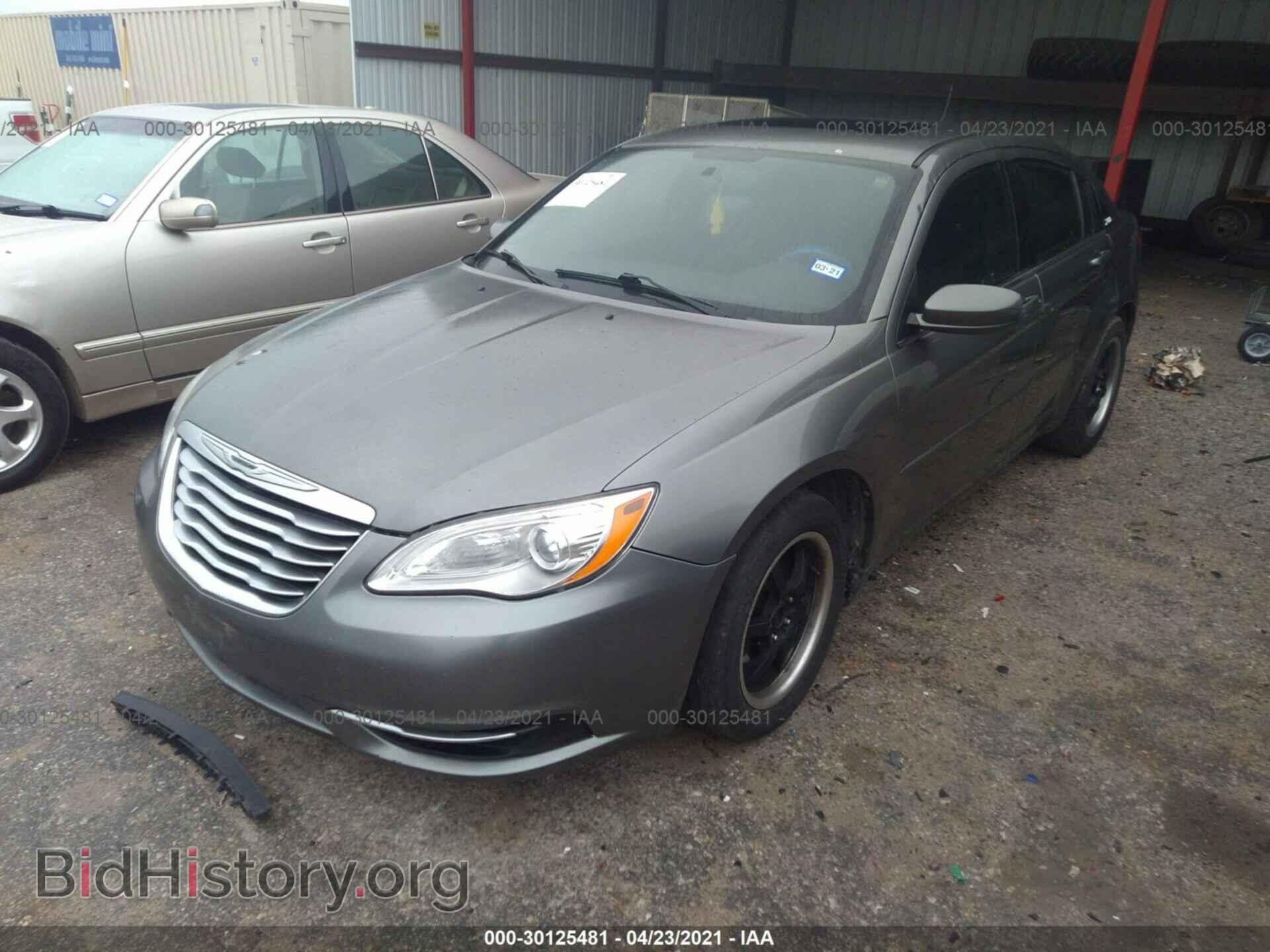 2013 CHRYSLER 200 - VIN: 1C3CCBBG9DN704012 - Фото 2