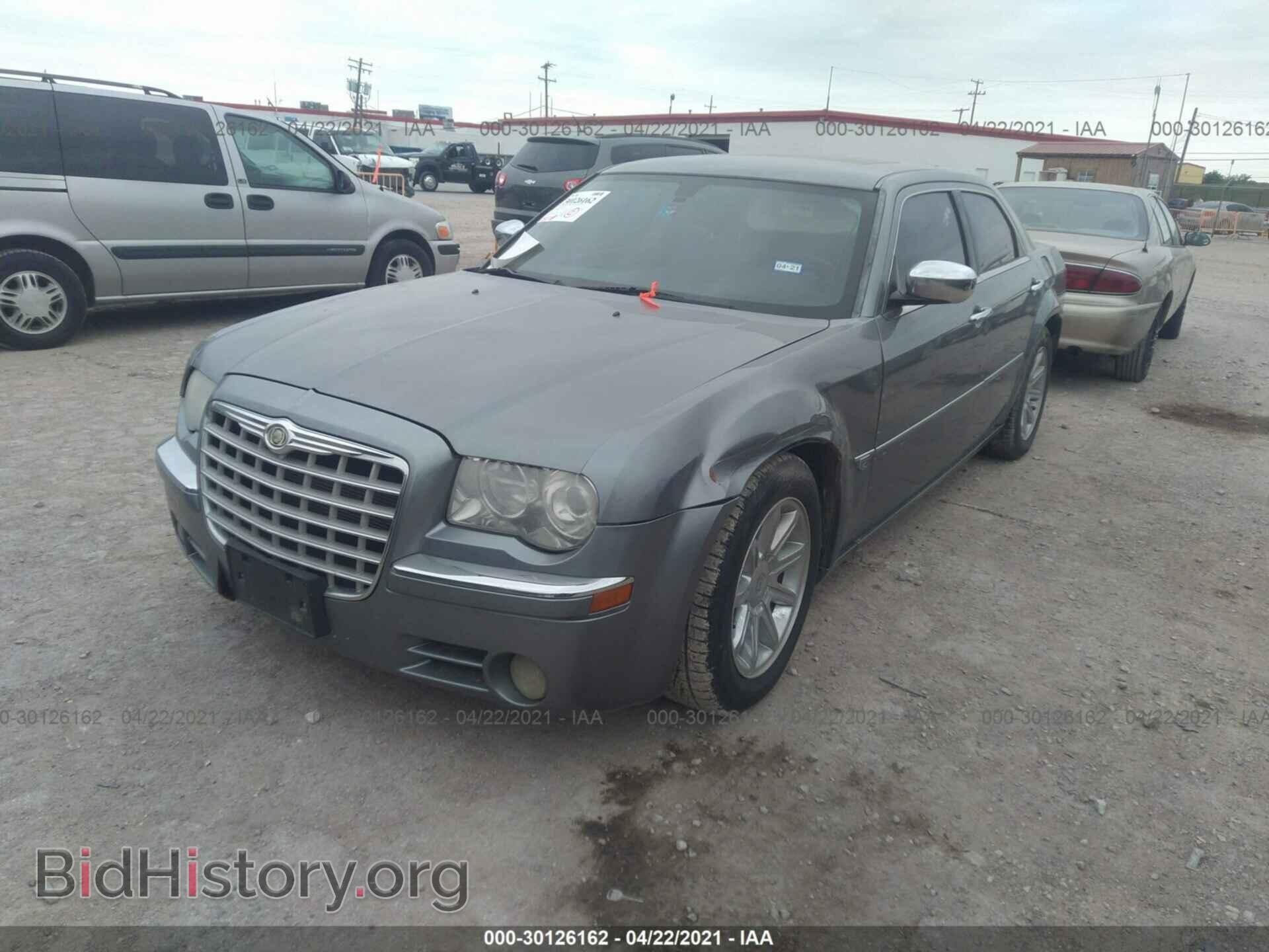 2006 CHRYSLER 300 - VIN: 2C3KA63H46H272473 - Фото 2