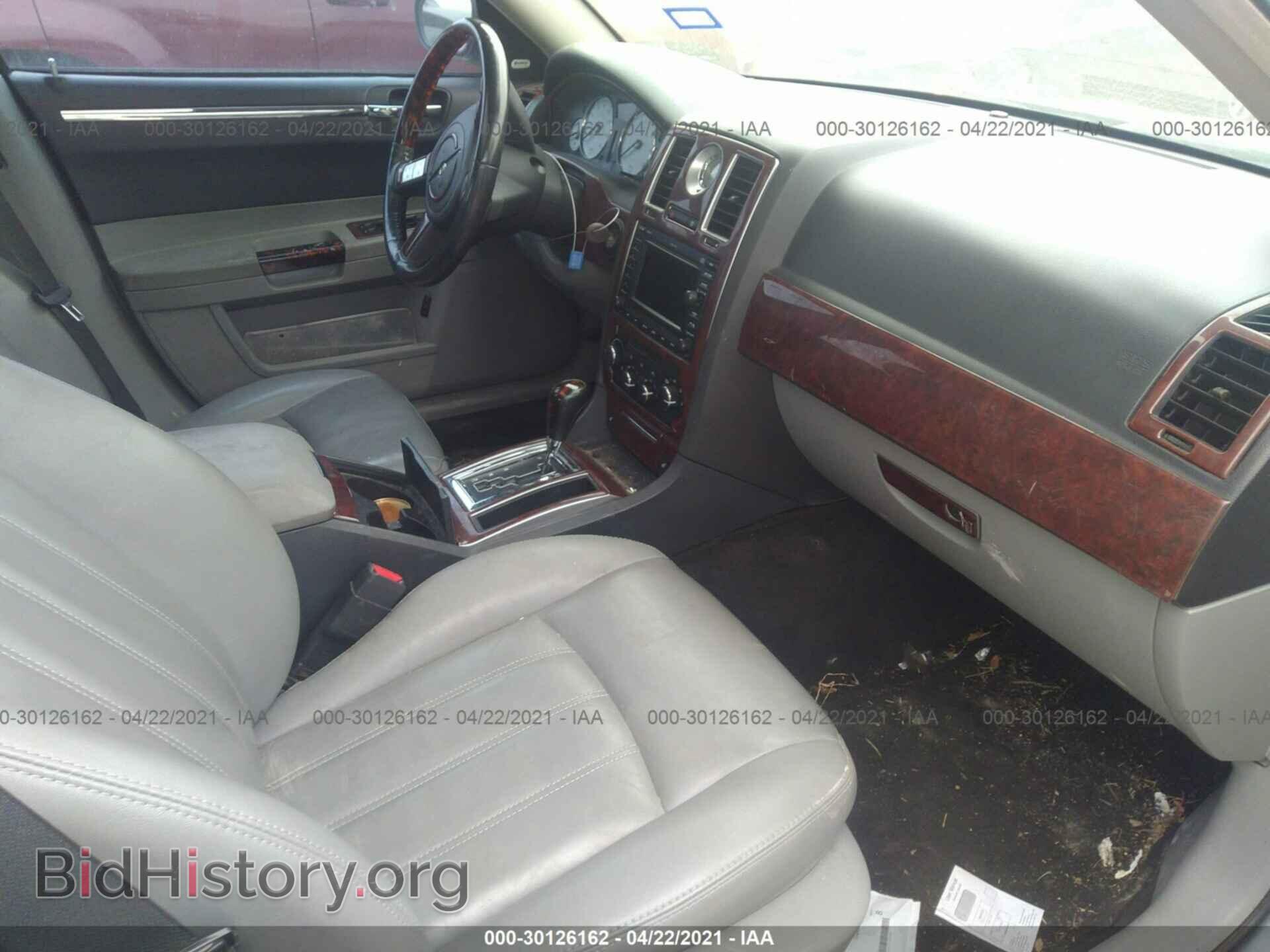 2006 CHRYSLER 300 - VIN: 2C3KA63H46H272473 - Фото 5