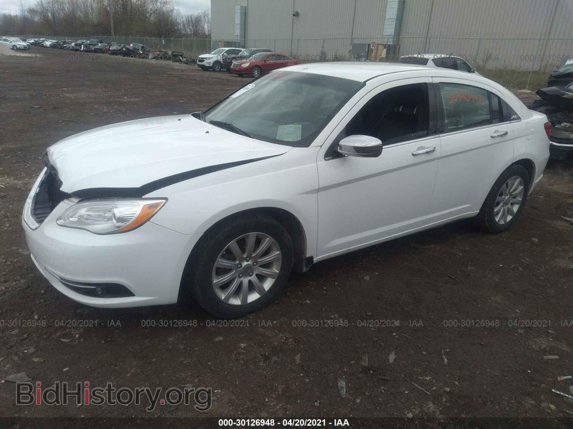 2013 CHRYSLER 200 - VIN: 1C3CCBCG8DN556160 - Фото 2