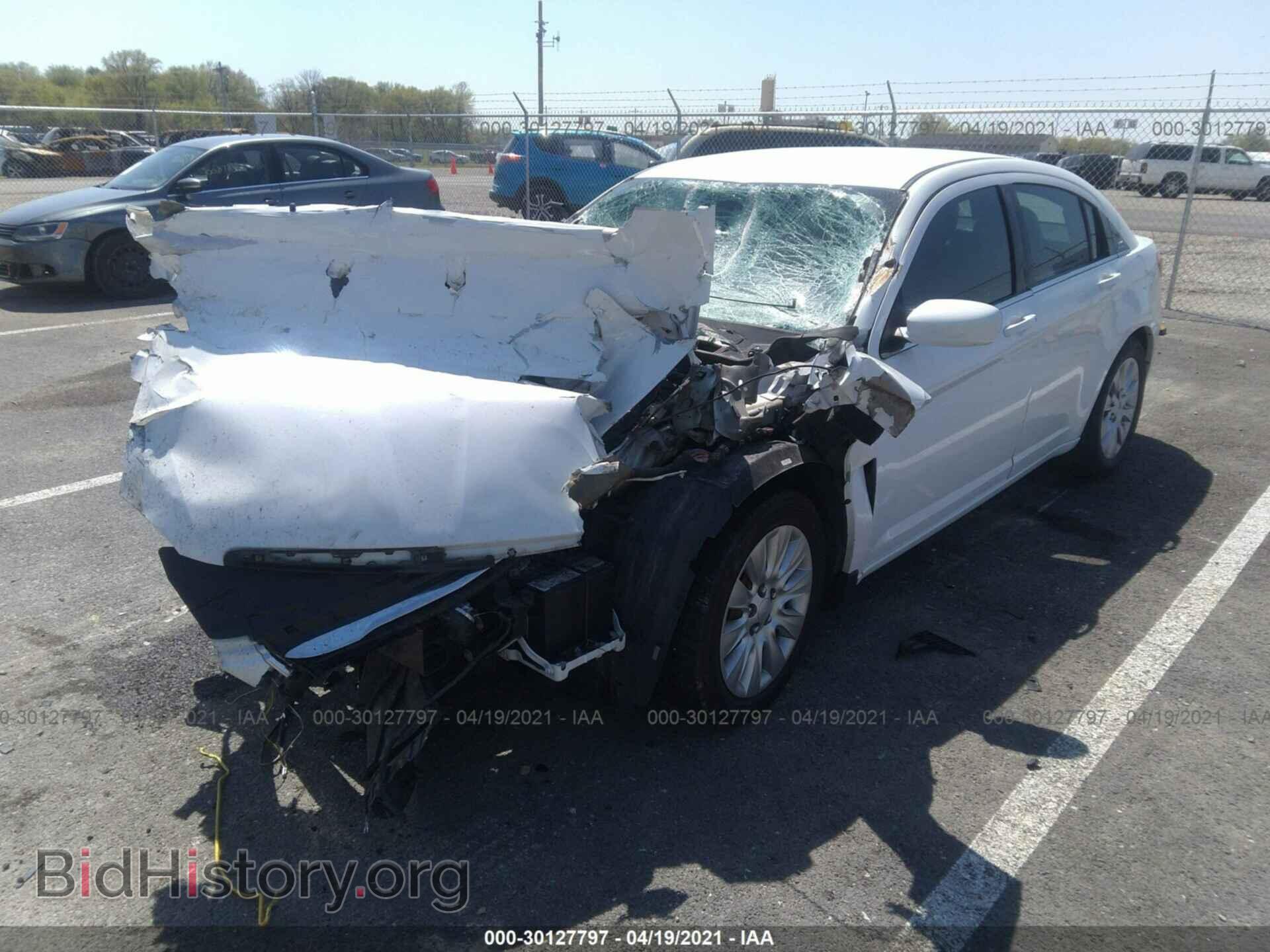 2012 CHRYSLER 200 - VIN: 1C3CCBAB2CN226245 - Фото 2