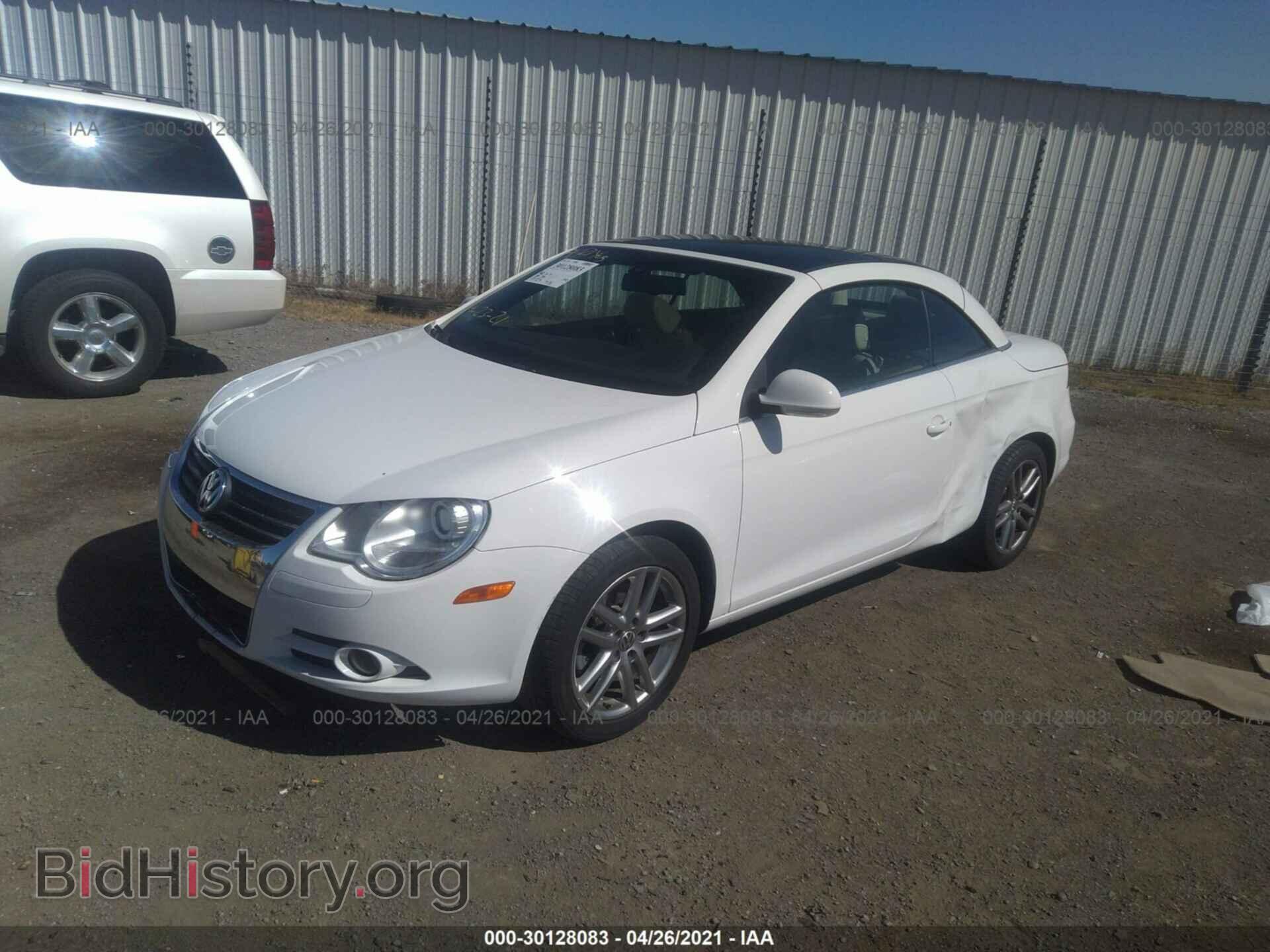 2008 VOLKSWAGEN EOS - VIN: WVWFA71F68V010243 - Фото 2
