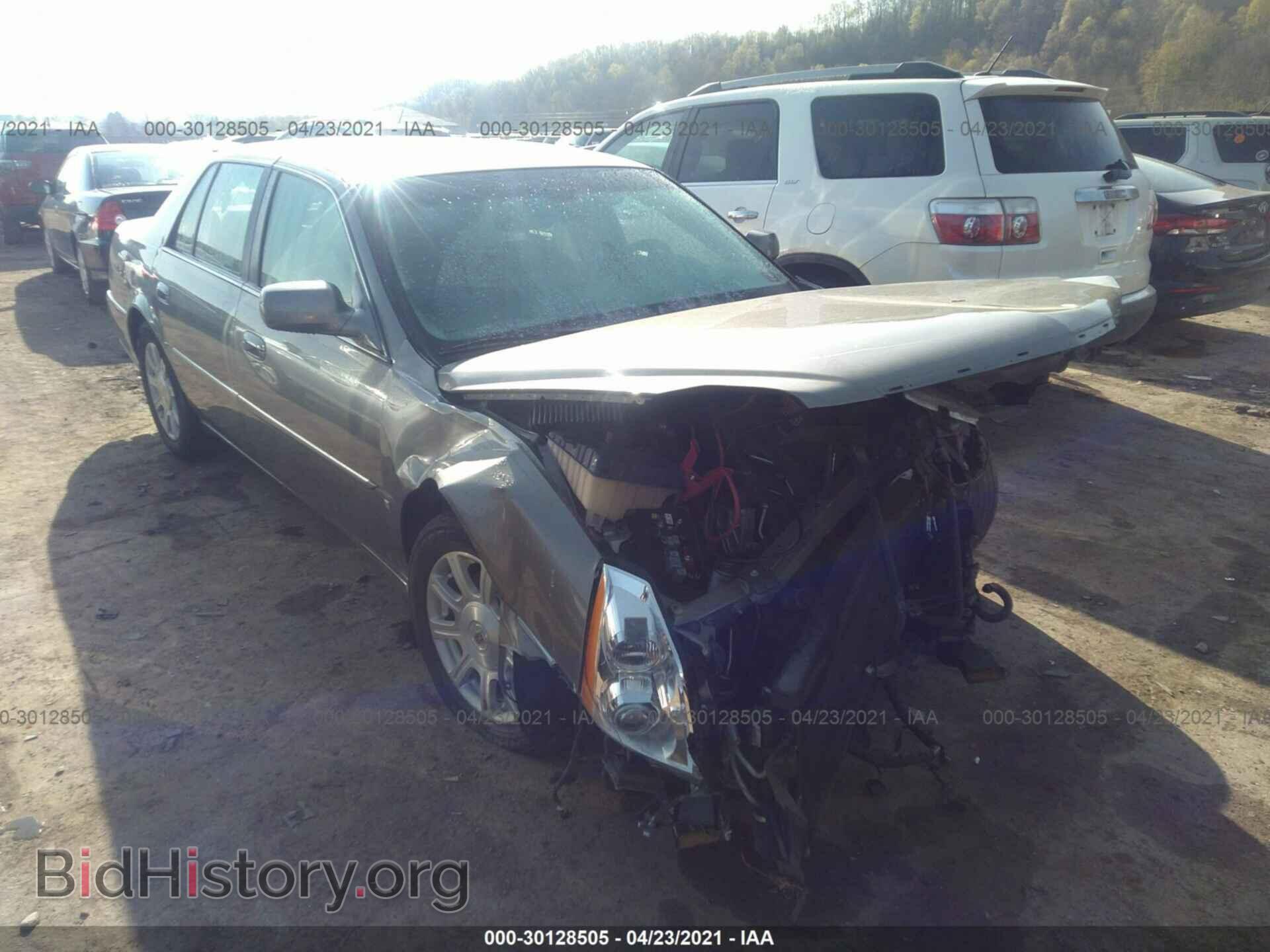 Photo 1G6KA5EY9AU107370 - CADILLAC DTS 2010