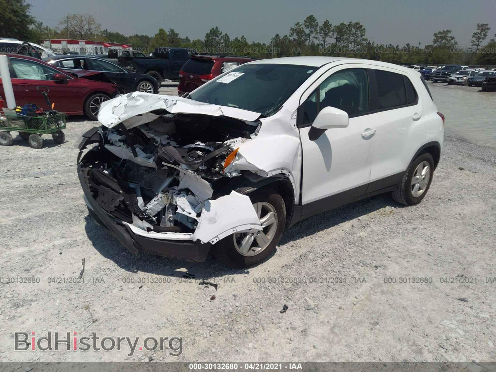 2019 CHEVROLET TRAX - VIN: 3GNCJKSB3KL305655 - Photo 2