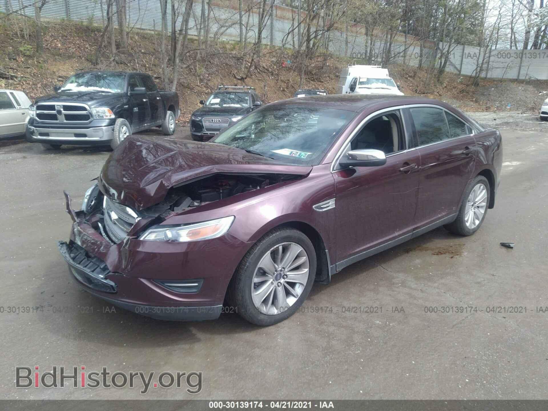 2011 FORD TAURUS - VIN: 1FAHP2FW3BG135463 - Фото 2