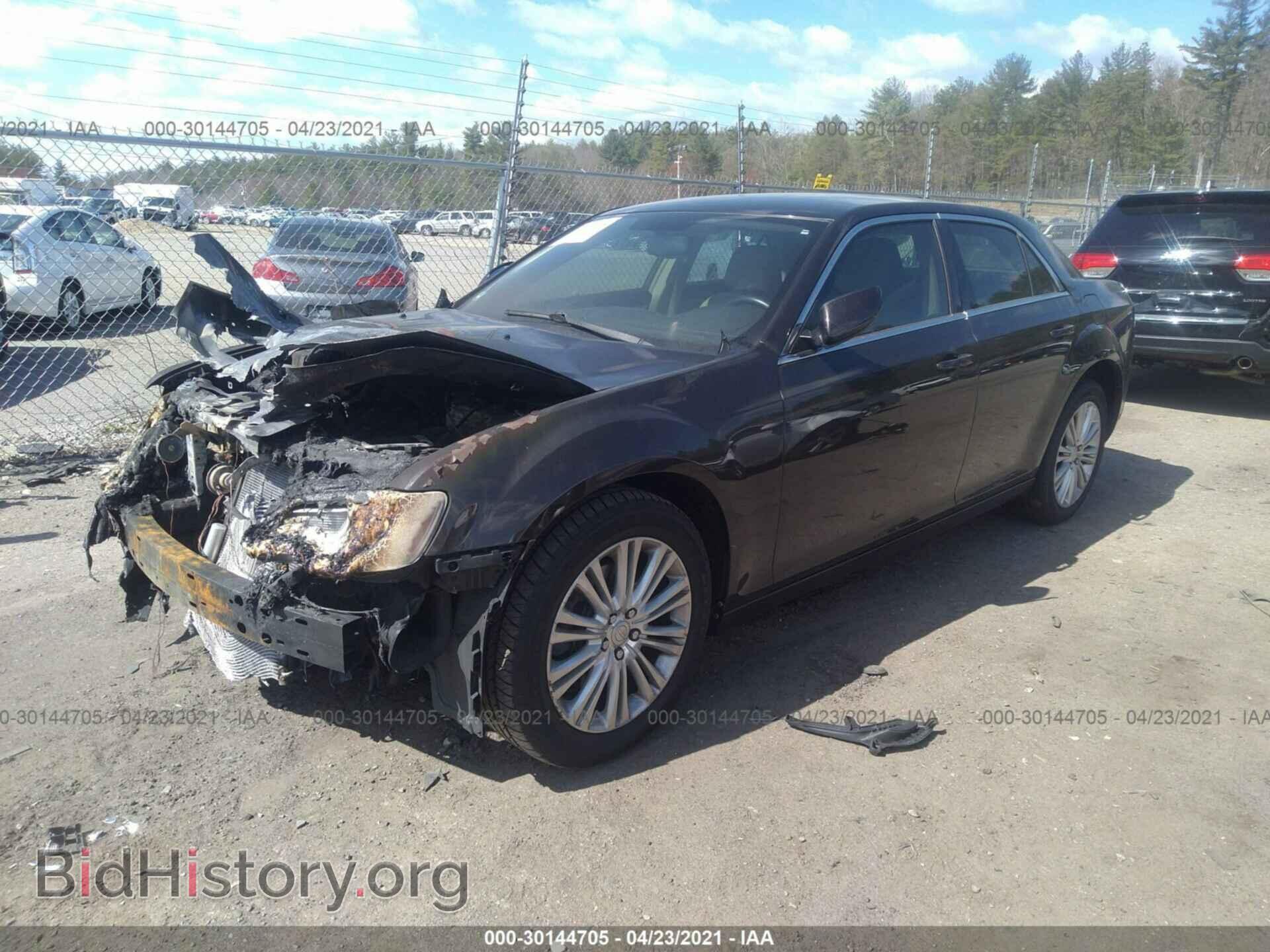 2013 CHRYSLER 300 - VIN: 2C3CCARG0DH595402 - Фото 2