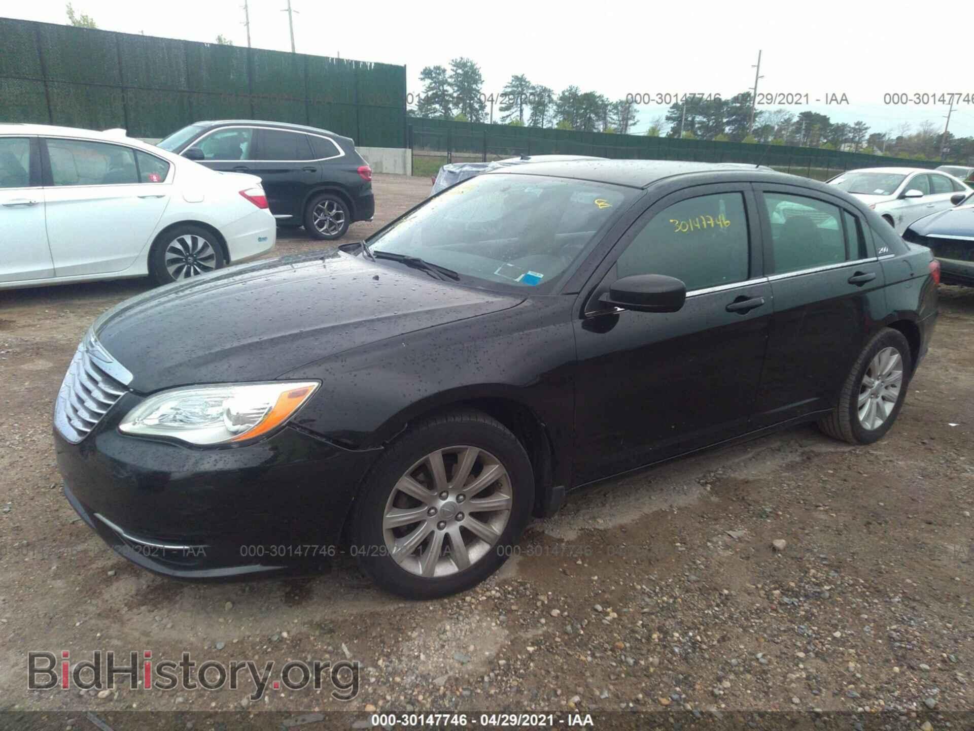 2013 CHRYSLER 200 - VIN: 1C3CCBBB1DN602644 - Фото 2