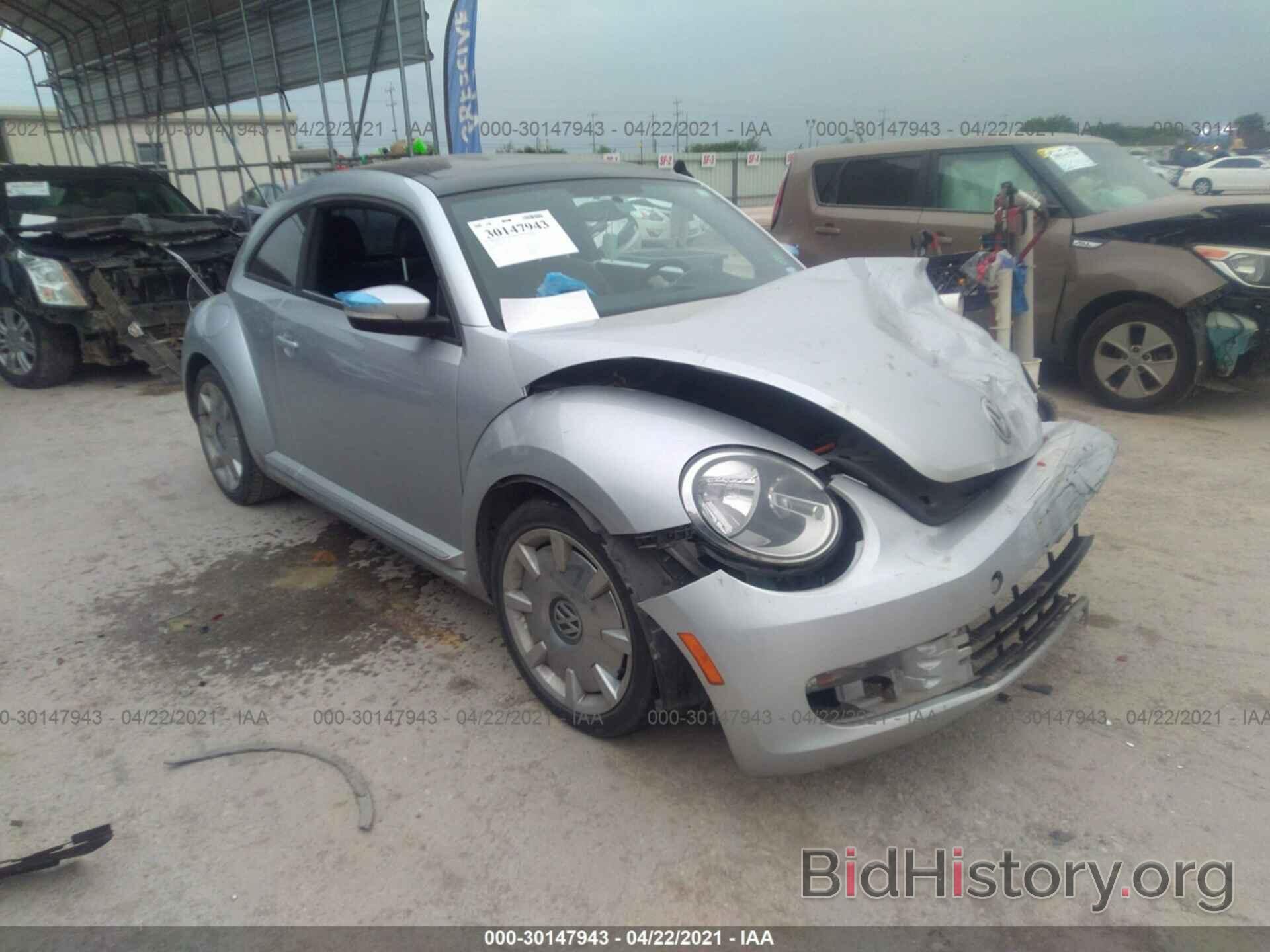 Photo 3VWJX7AT2DM686429 - VOLKSWAGEN BEETLE COUPE 2013