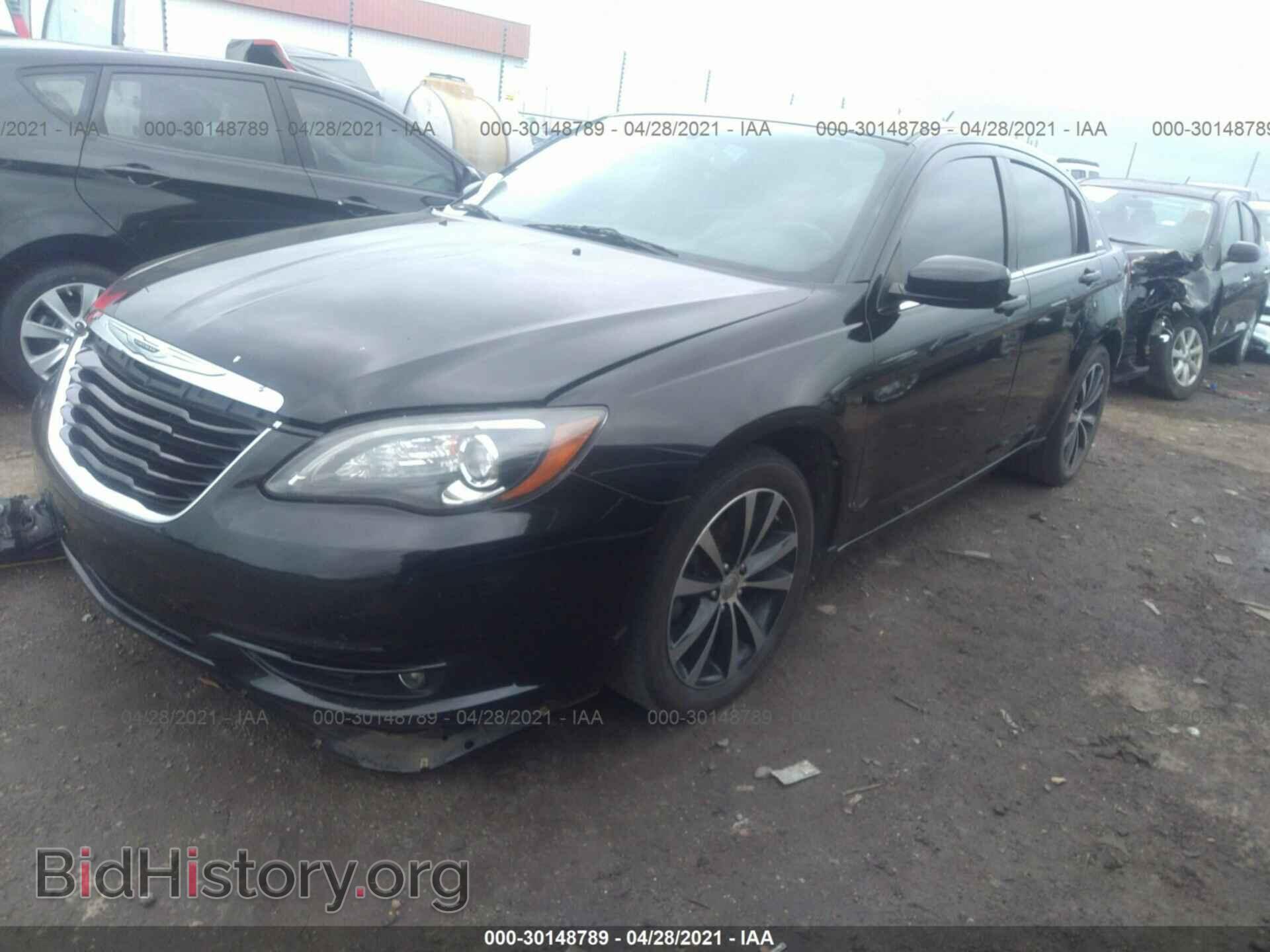 2011 CHRYSLER 200 - VIN: 1C3BC8FG3BN614537 - Photo 2