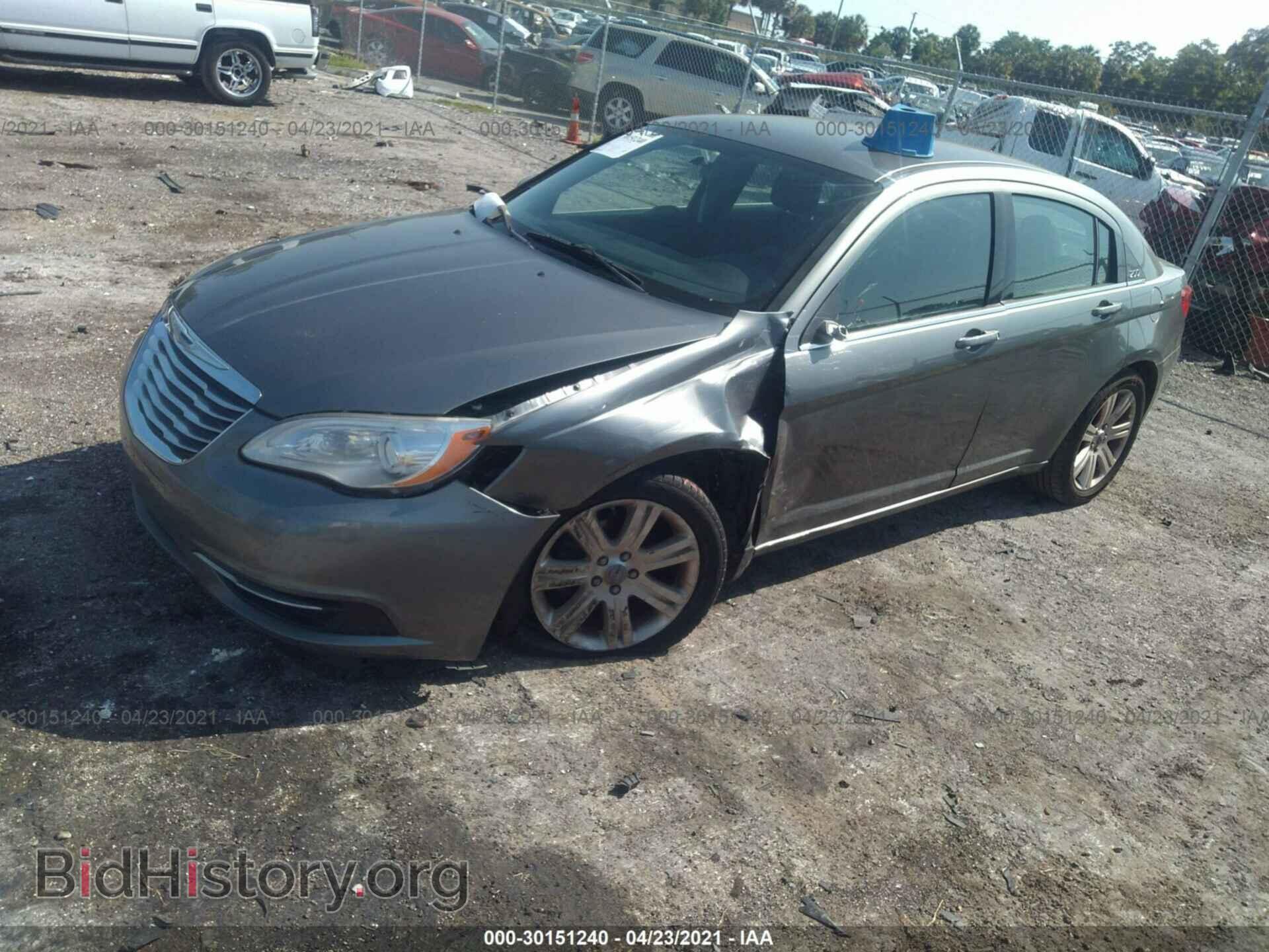 2013 CHRYSLER 200 - VIN: 1C3CCBAB9DN685712 - Photo 2