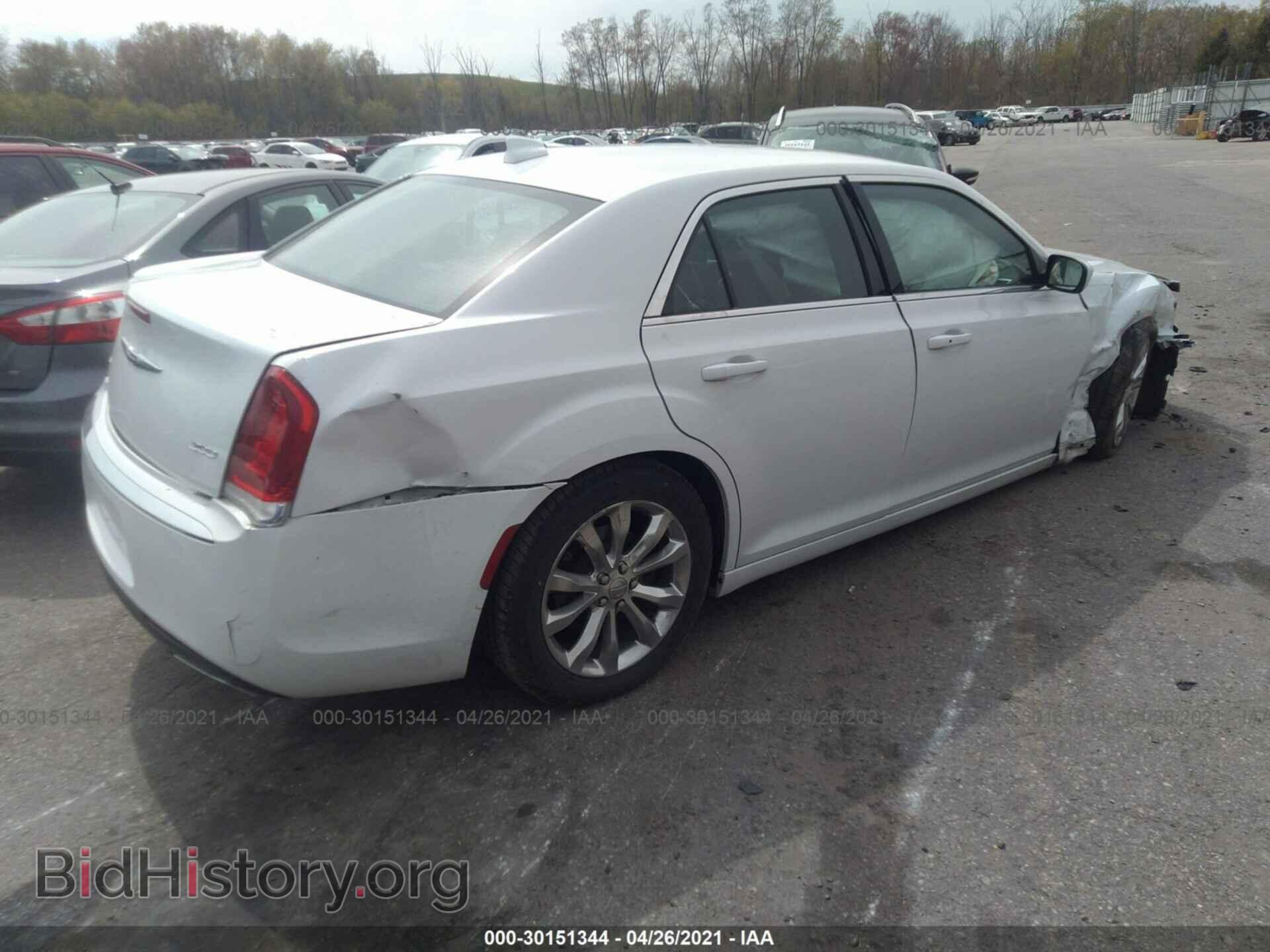 2015 CHRYSLER 300 - VIN: 2C3CCARG5FH756992 - Фото 4