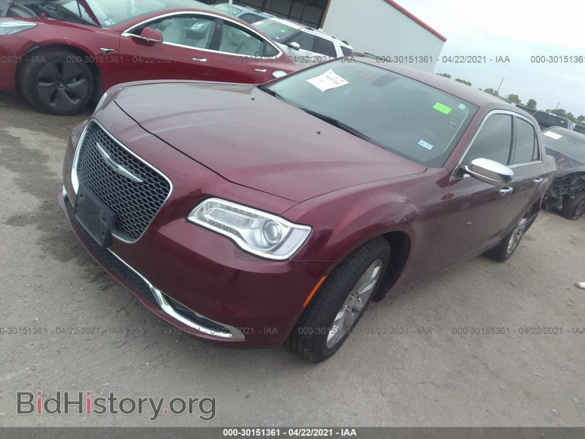 2019 CHRYSLER 300 - VIN: 2C3CCAKG3KH698451 - Фото 2
