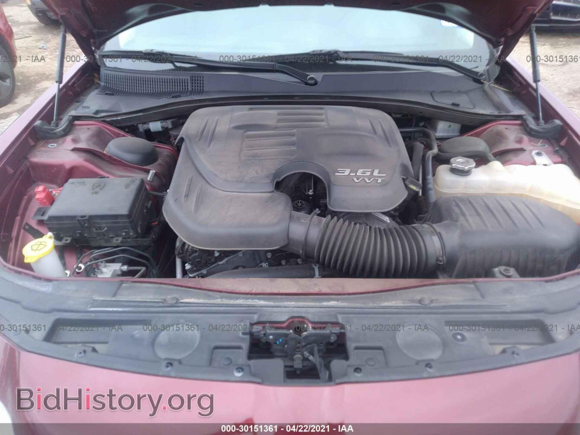 2019 CHRYSLER 300 - VIN: 2C3CCAKG3KH698451 - Фото 10