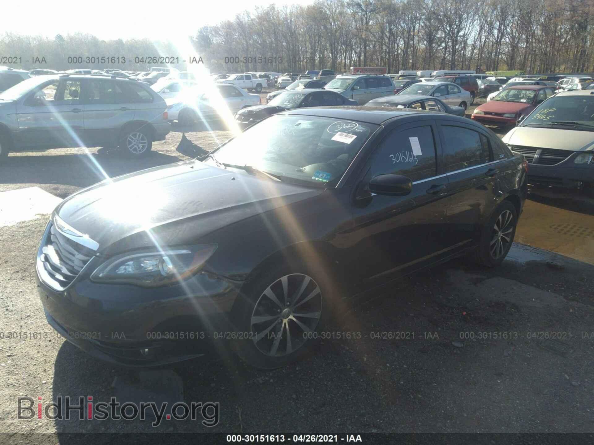 2013 CHRYSLER 200 - VIN: 1C3CCBBG2DN699591 - Фото 2