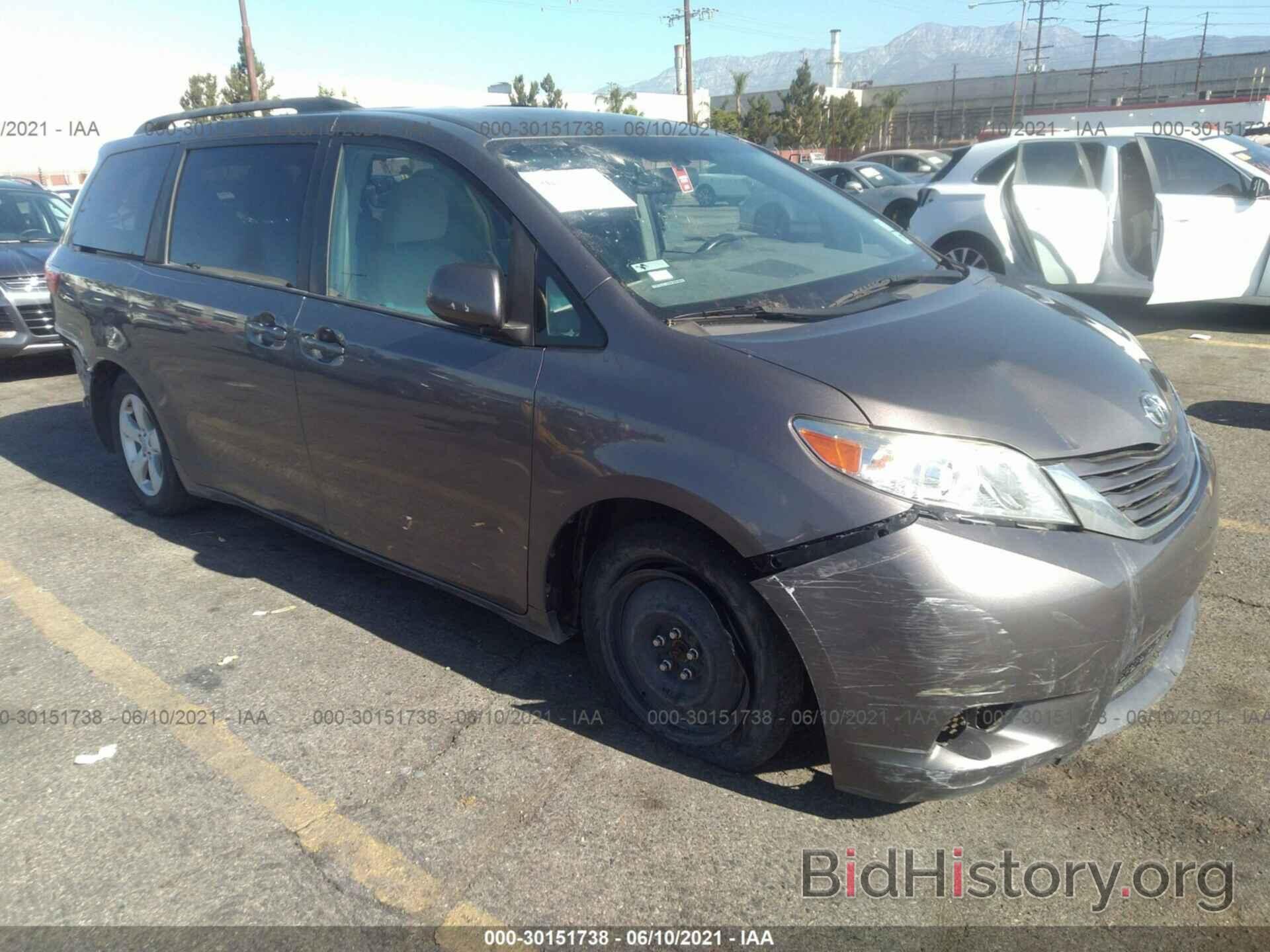 Фотография 5TDKK3DC6GS744573 - TOYOTA SIENNA 2016