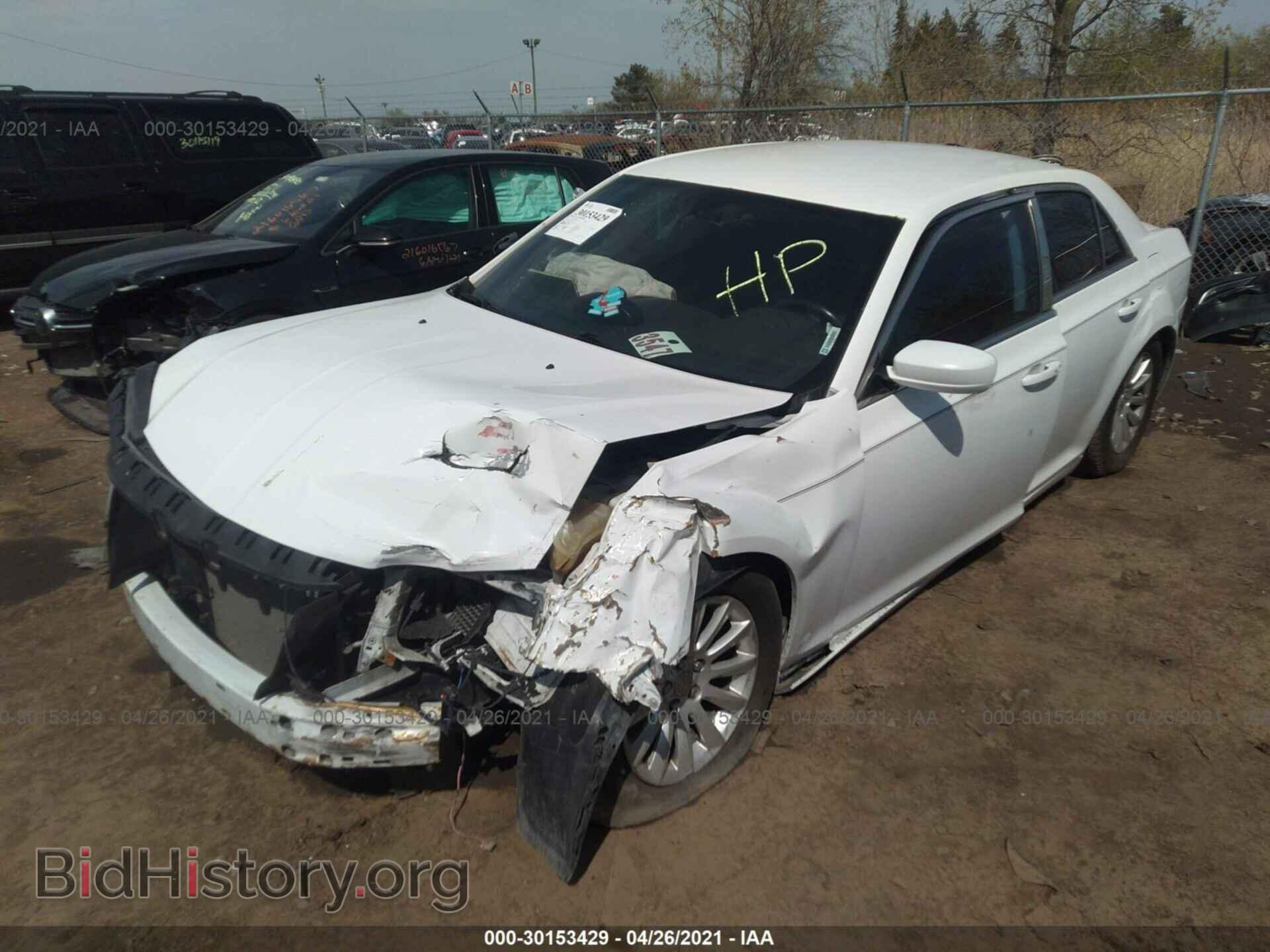 2011 CHRYSLER 300 - VIN: 2C3CA4CG3BH536017 - Фото 2