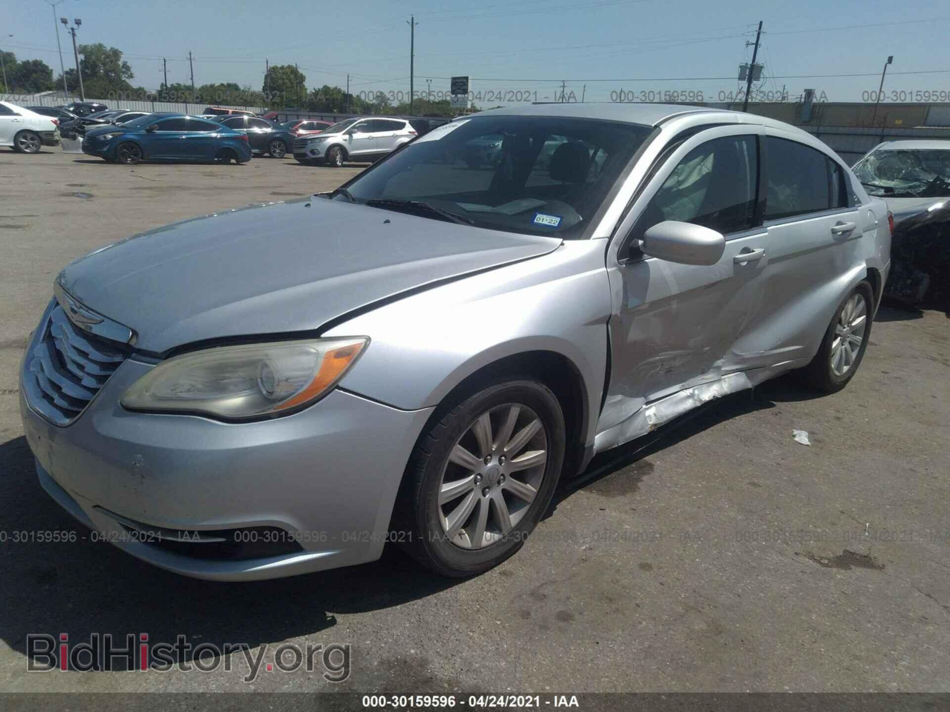 2011 CHRYSLER 200 - VIN: 1C3BC1FB4BN500624 - Photo 2