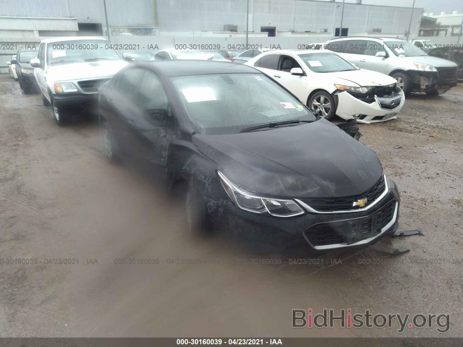 Photo 1G1BC5SM6J7167025 - CHEVROLET CRUZE 2018