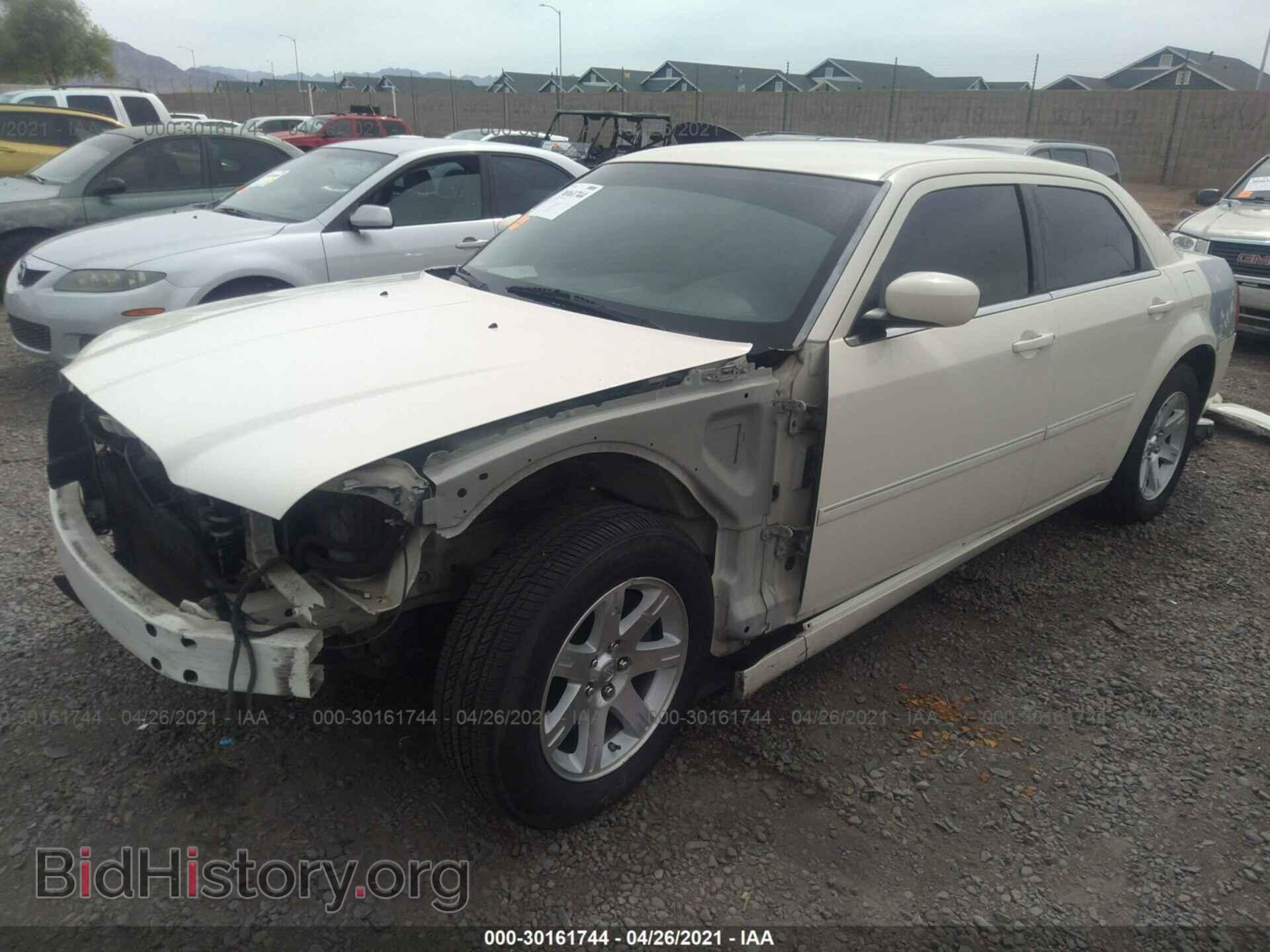 2006 CHRYSLER 300 - VIN: 2C3KA53G36H384666 - Фото 2