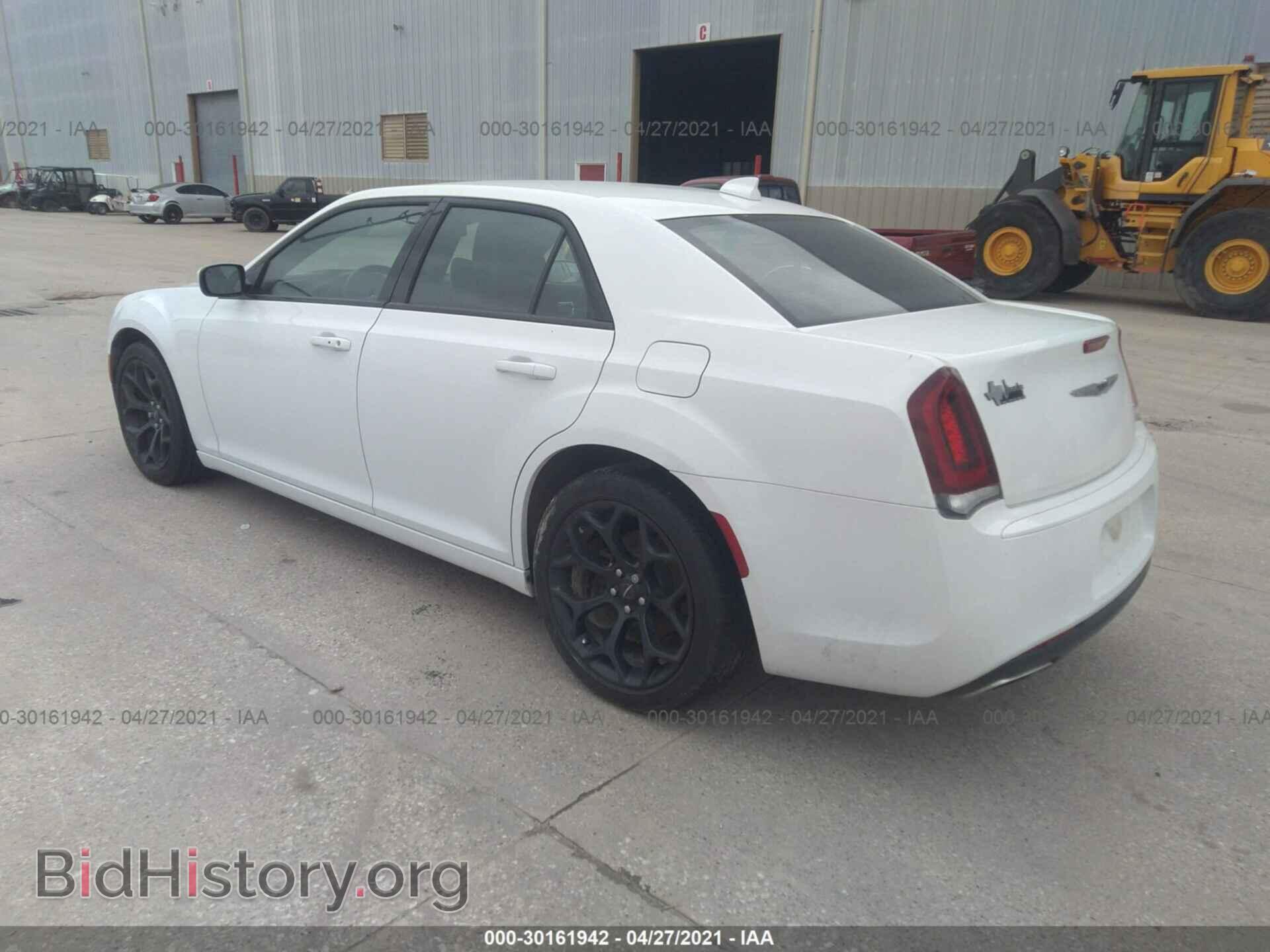 2019 CHRYSLER 300 - VIN: 2C3CCABG8KH708164 - Фото 3