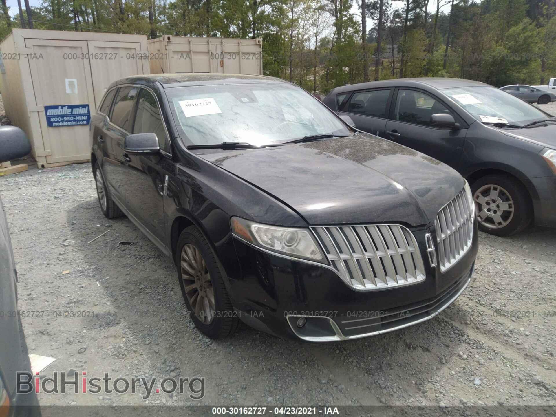 Photo 2LMHJ5FR8BBJ50376 - LINCOLN MKT 2011