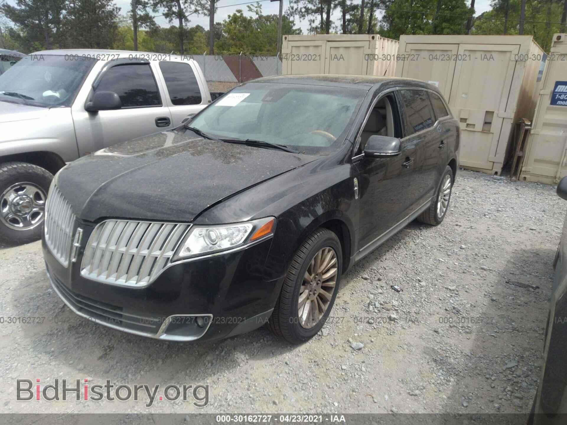 2011 LINCOLN MKT - VIN: 2LMHJ5FR8BBJ50376 - Фото 2