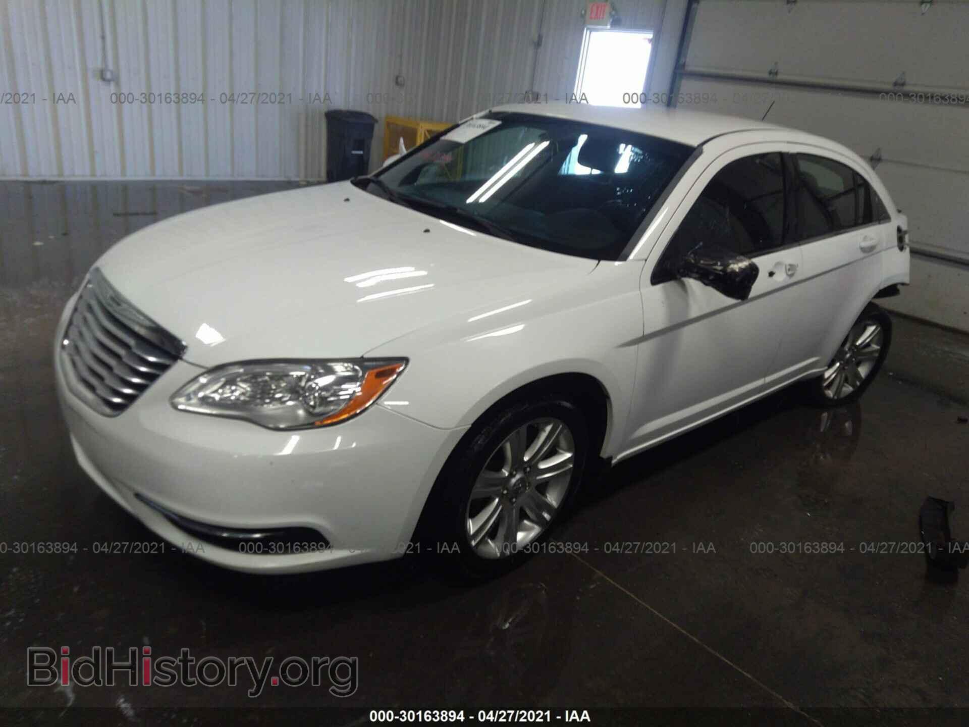 2011 CHRYSLER 200 - VIN: 1C3BC1FB3BN613514 - Фото 2