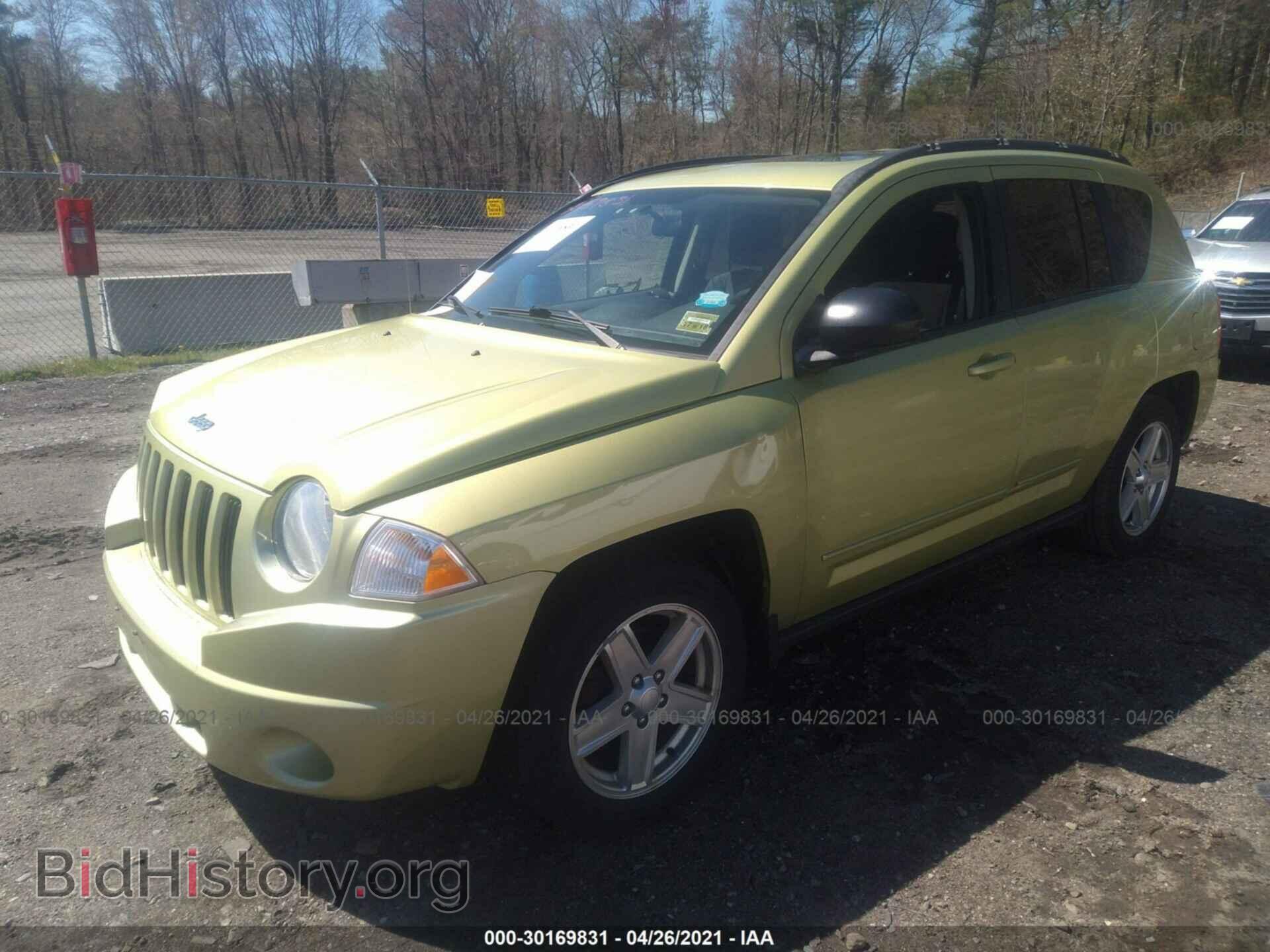 2010 JEEP COMPASS - VIN: 1J4NF4FB2AD511282 - Photo 2