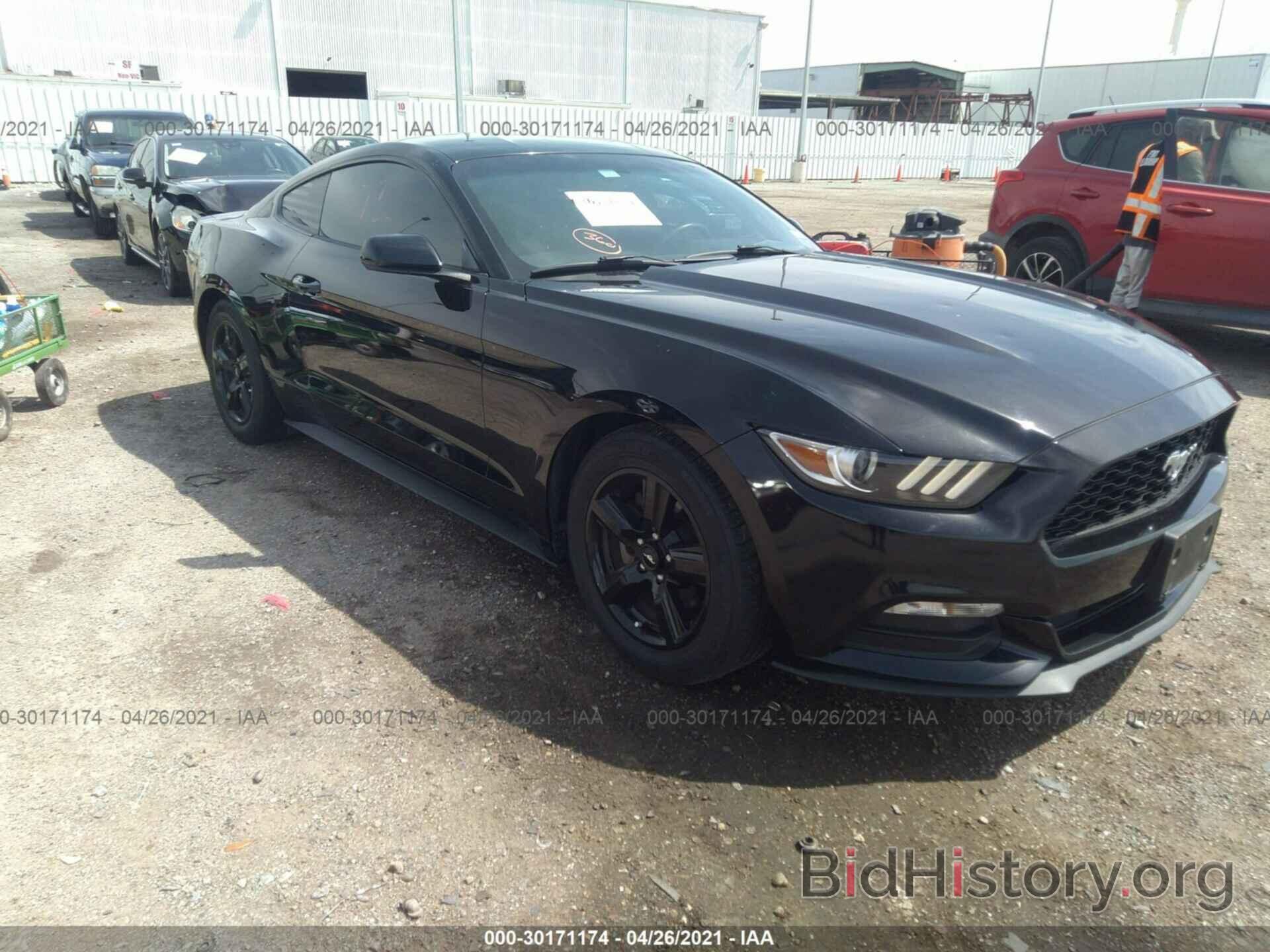 Photo 1FA6P8AM1F5337607 - FORD MUSTANG 2015