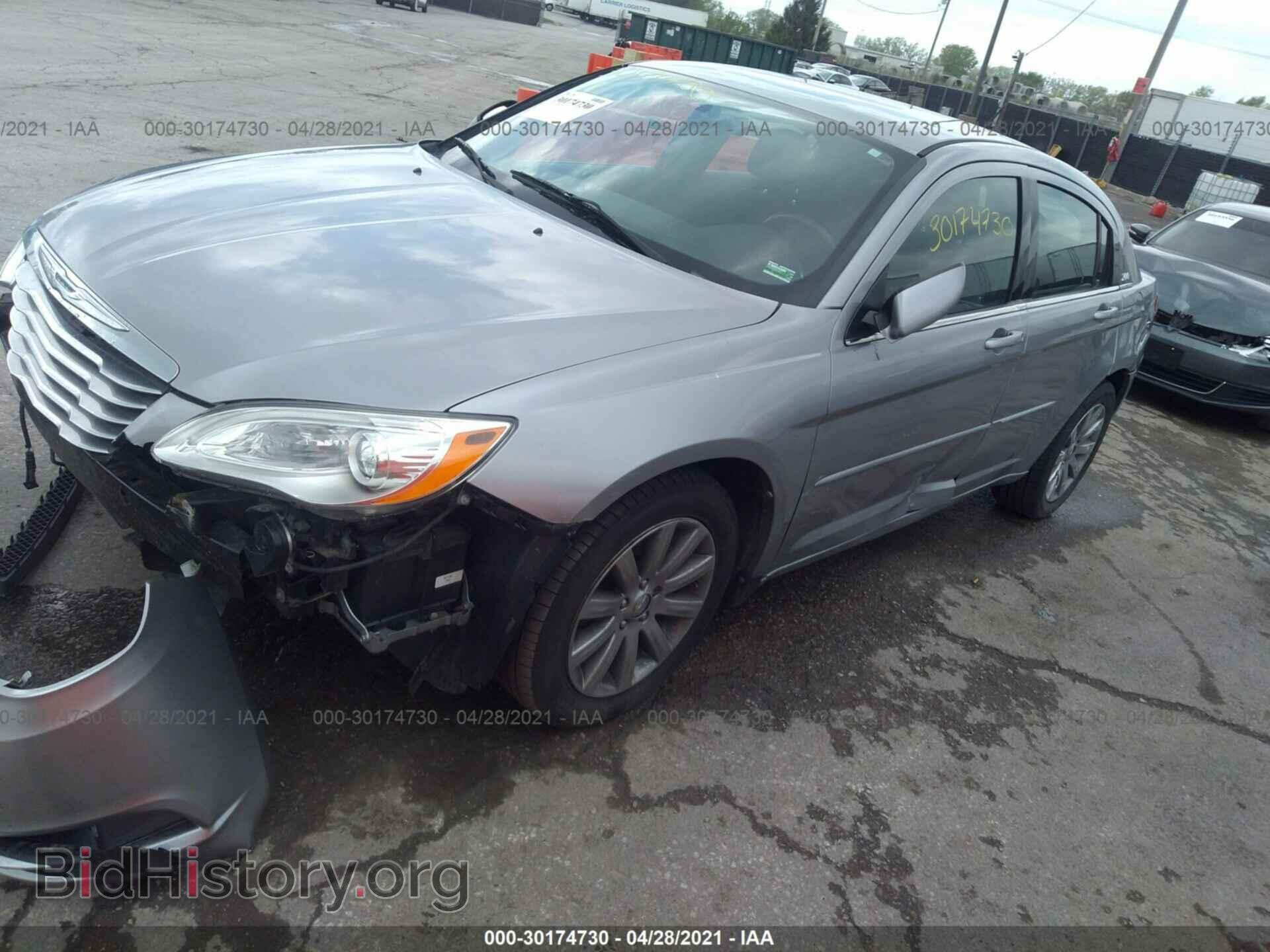 2013 CHRYSLER 200 - VIN: 1C3CCBBB6DN557619 - Photo 2