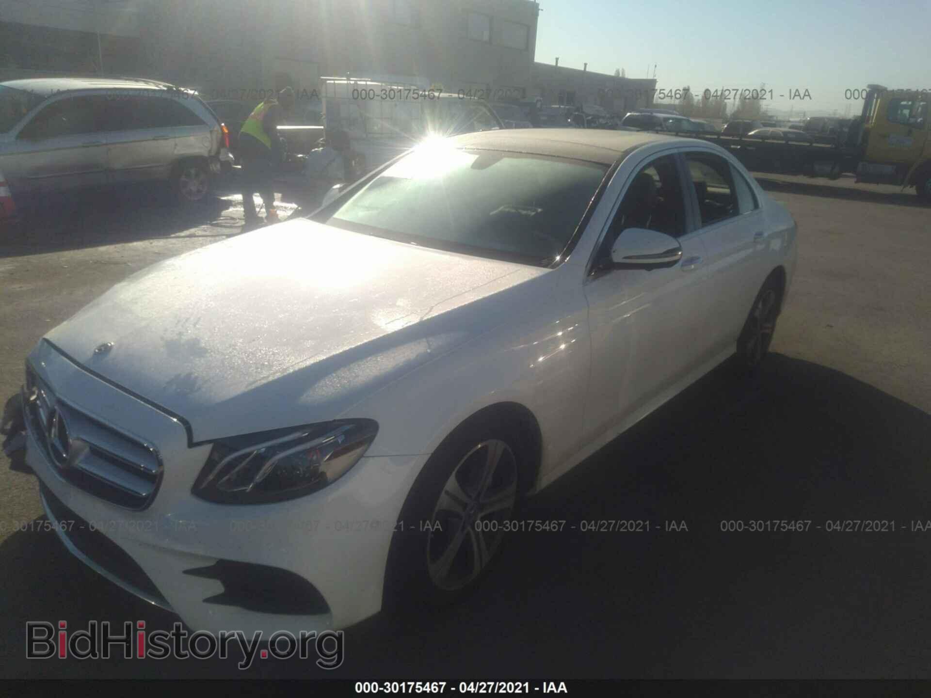 2019 MERCEDES-BENZ E-CLASS - VIN: WDDZF4JB8KA535111 - Фото 2