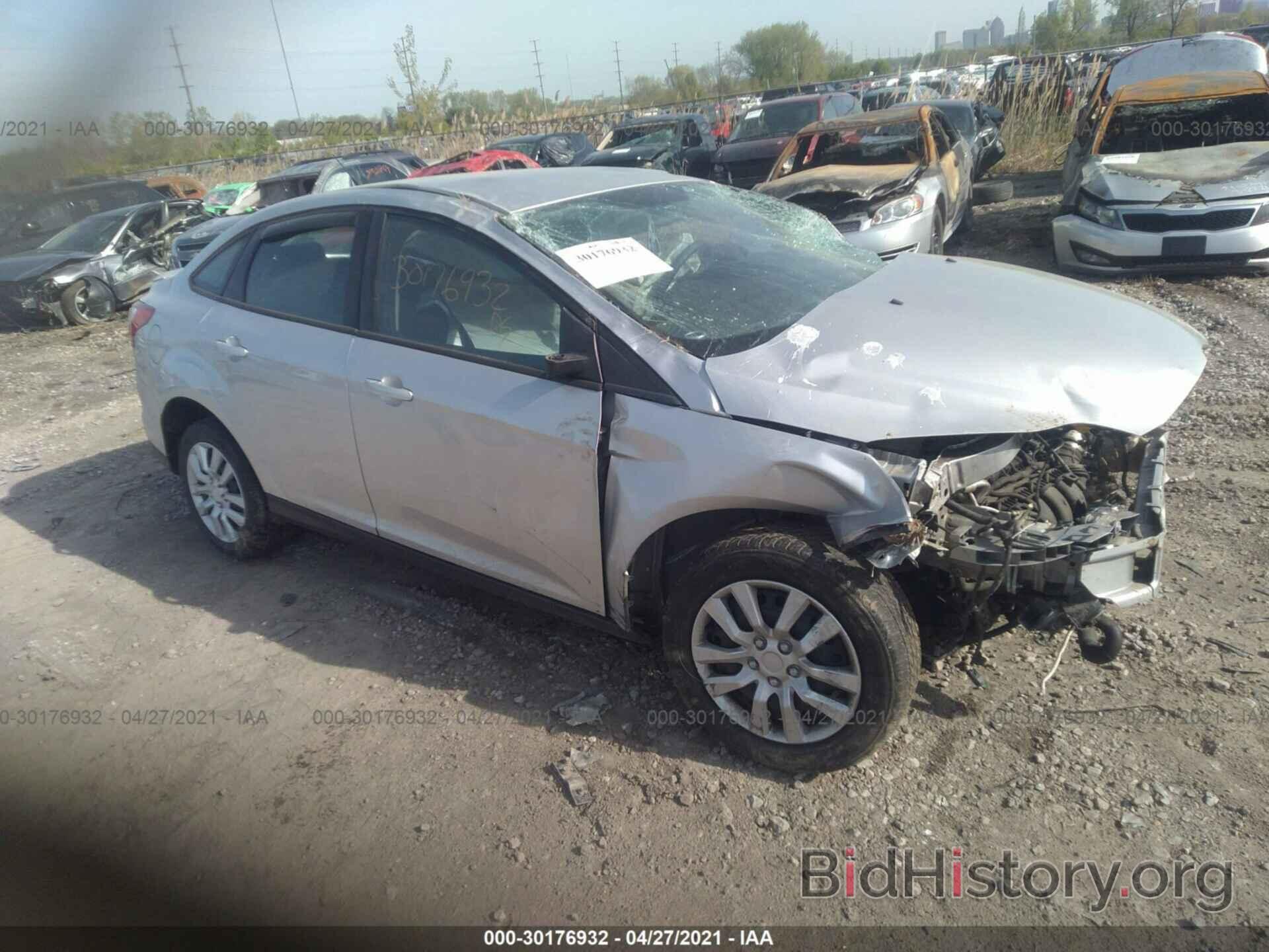 Photo 1FAHP3F26CL249176 - FORD FOCUS 2012