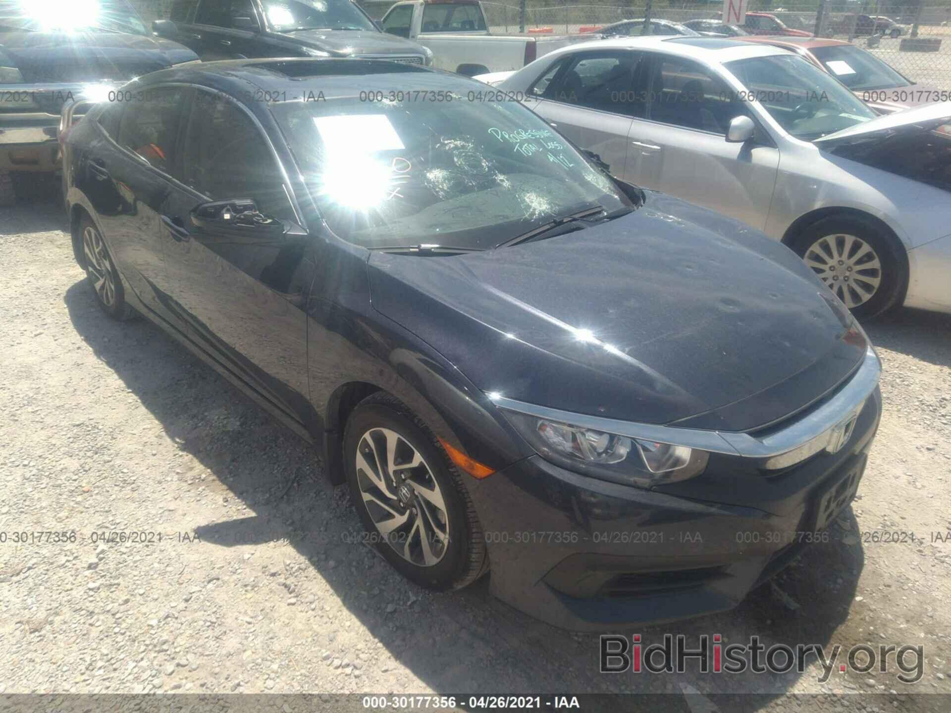 Photo 19XFC2F77JE013810 - HONDA CIVIC SEDAN 2018