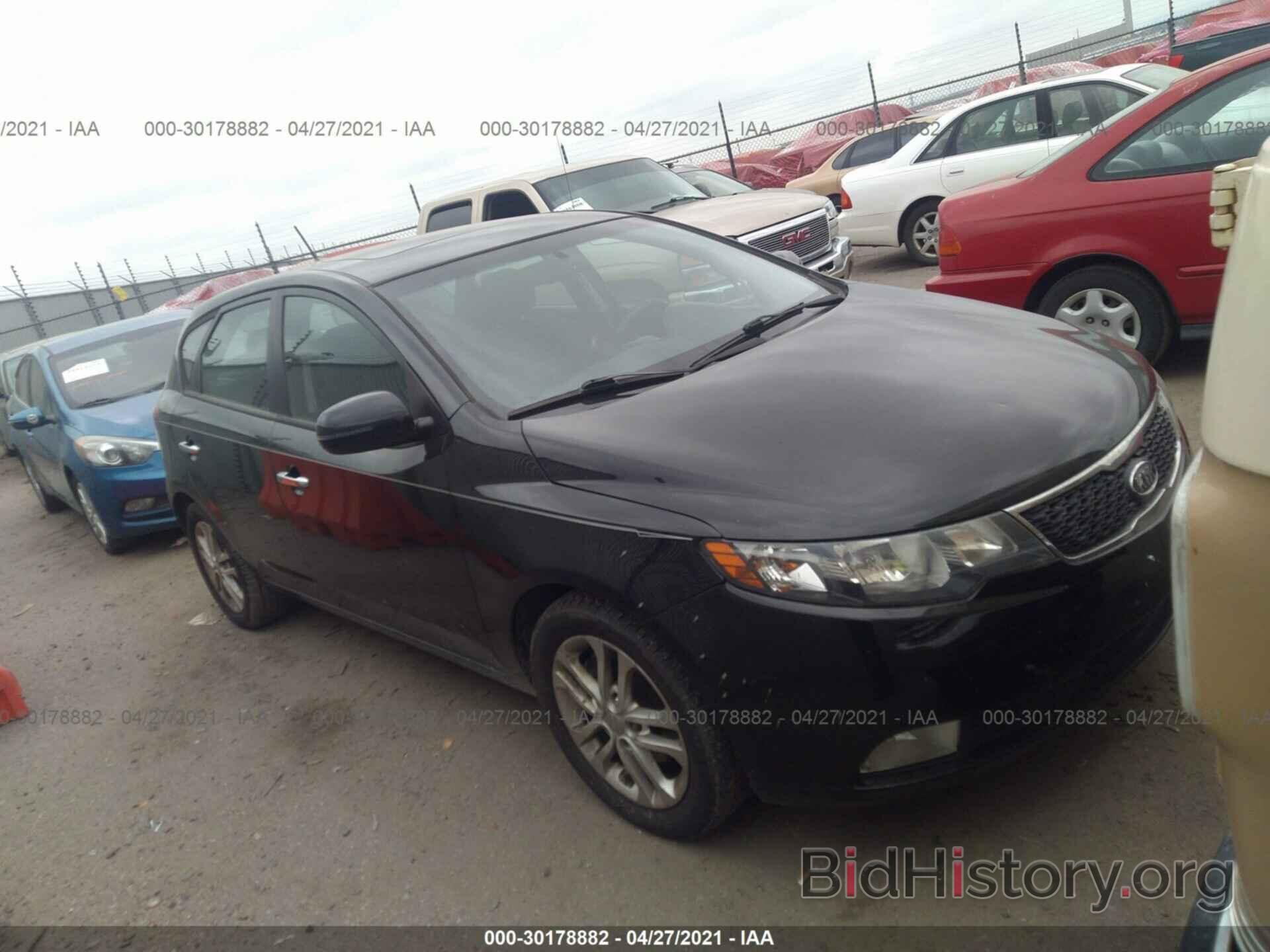 Photo KNAFU5A22B5373572 - KIA FORTE 5-DOOR 2011