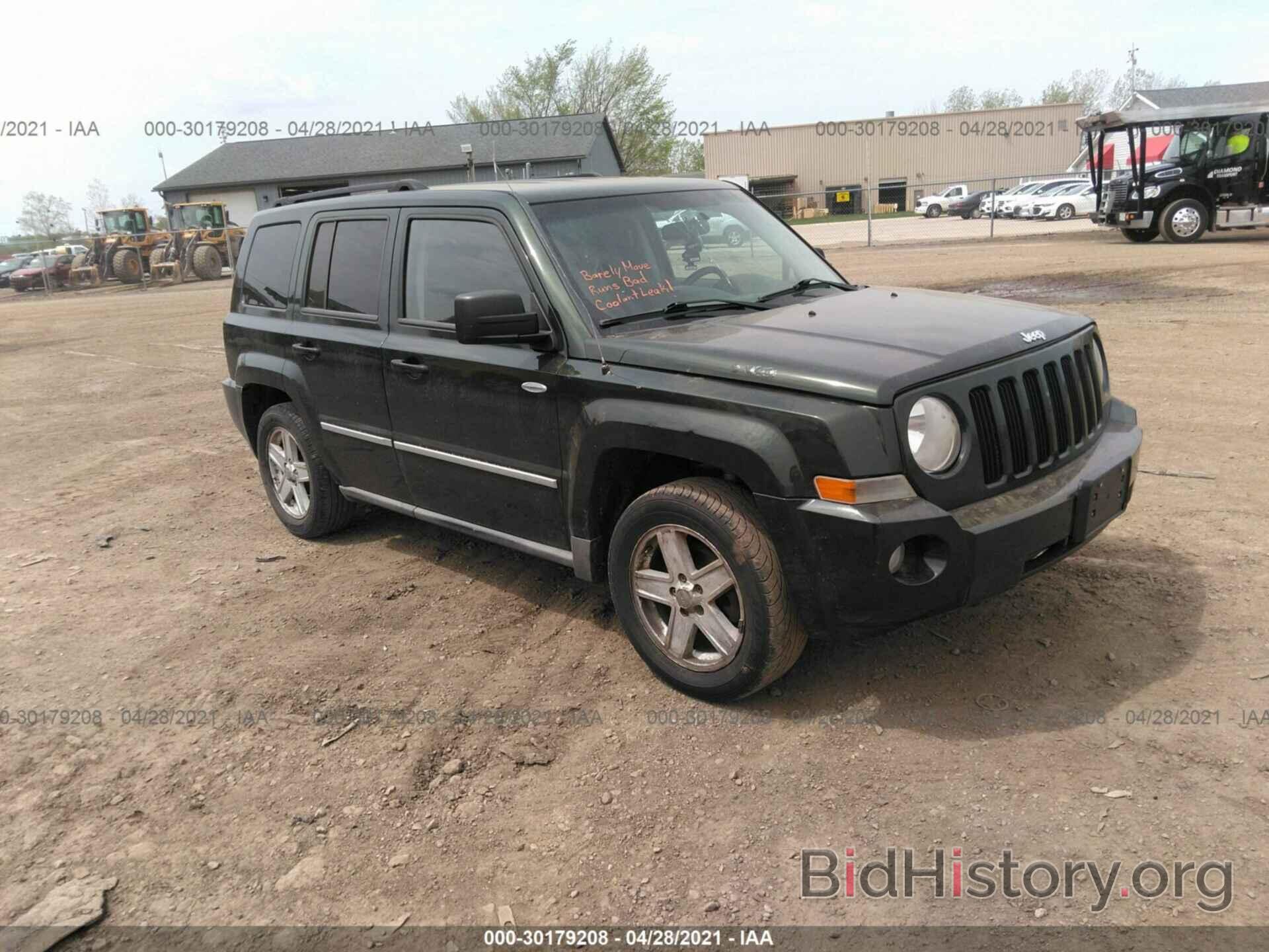 Photo 1J4NT1GA2AD654245 - JEEP PATRIOT 2010