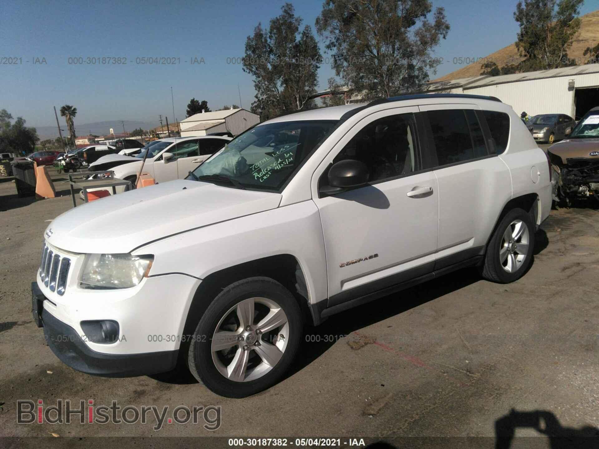 2011 JEEP COMPASS - VIN: 1J4NT1FA4BD226552 - Фото 2