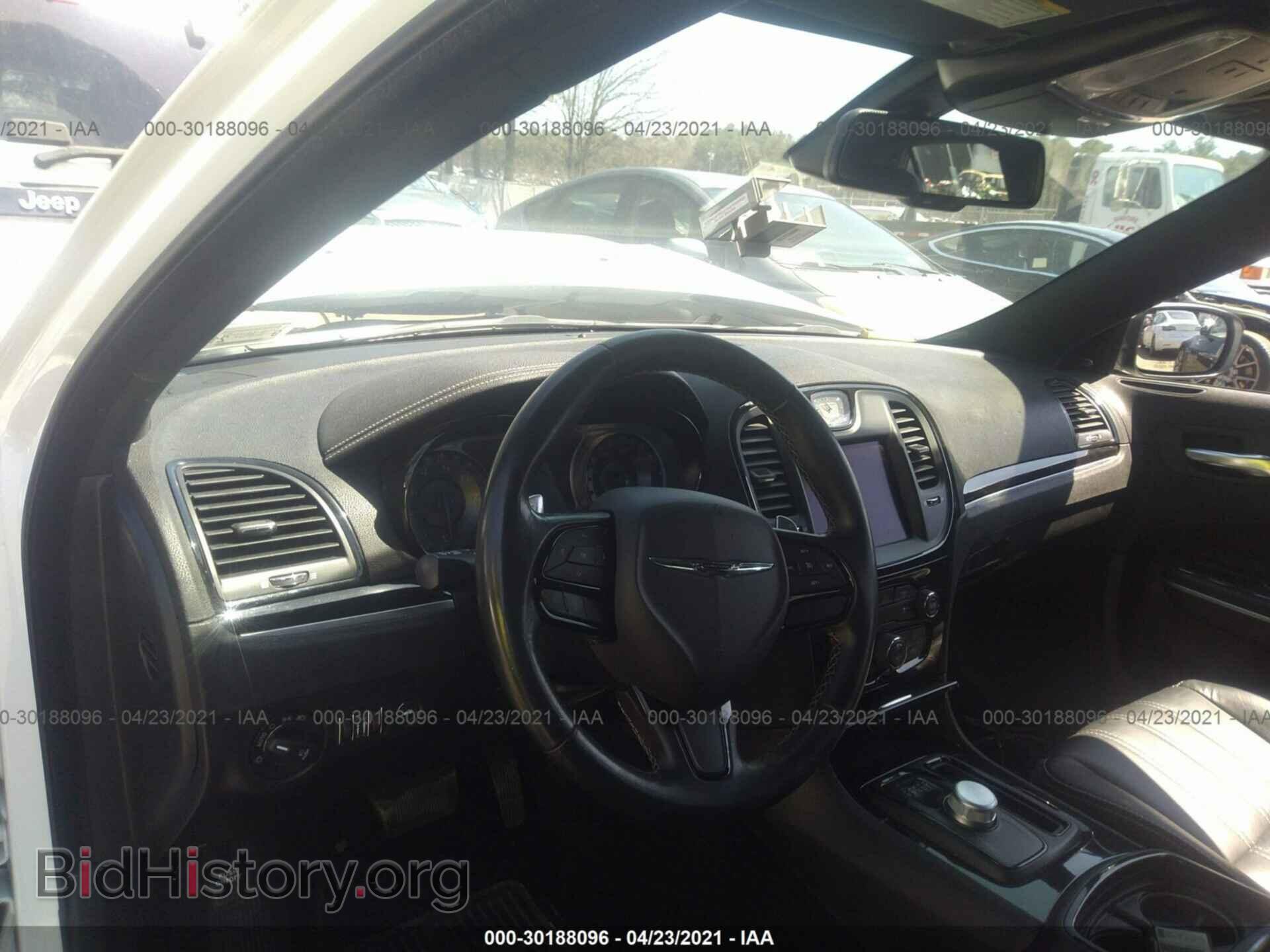 2019 CHRYSLER 300 - VIN: 2C3CCABG5KH697723 - Фото 5