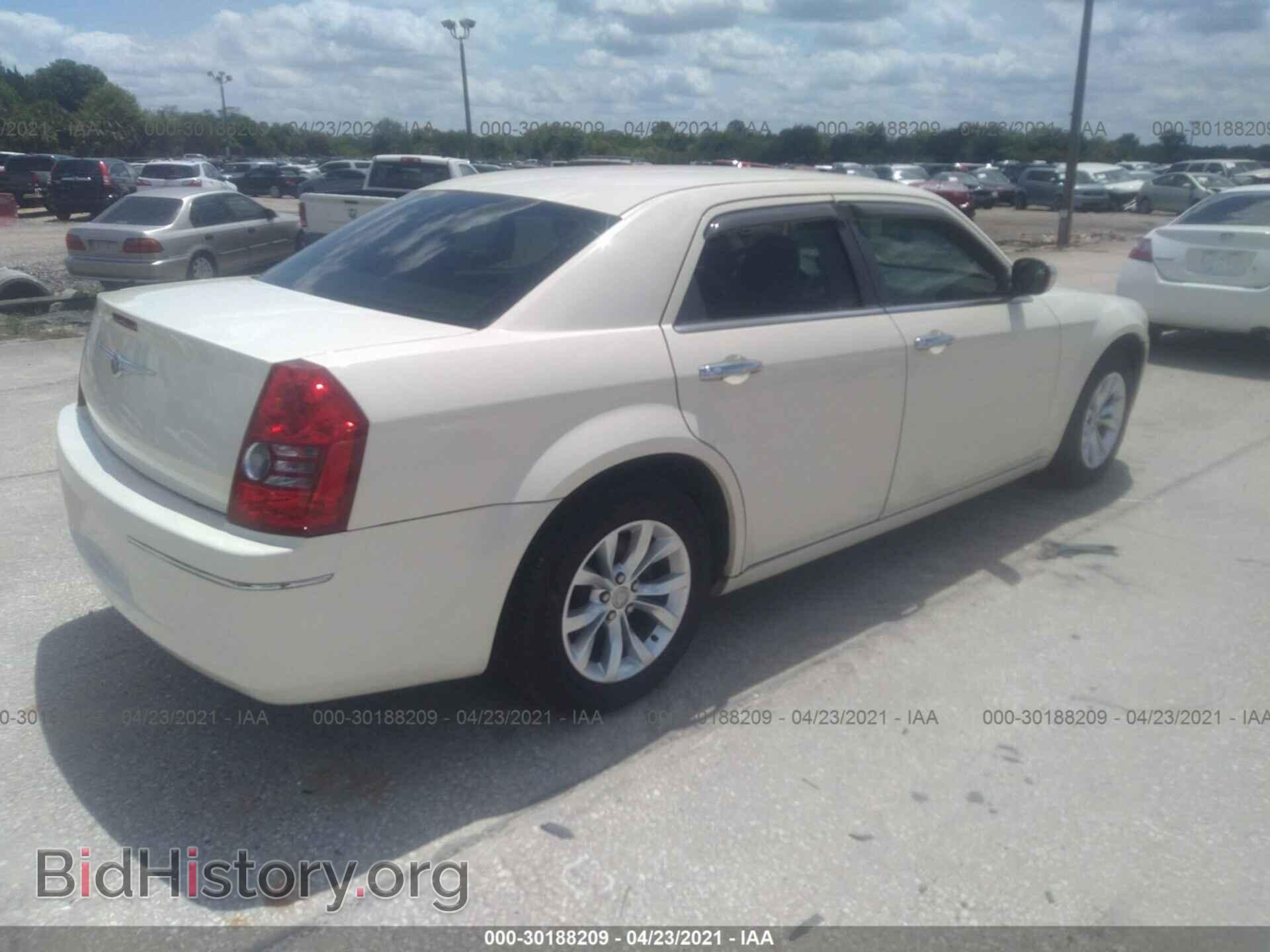 2010 CHRYSLER 300 - VIN: 2C3CA4CD1AH132220 - Фото 4