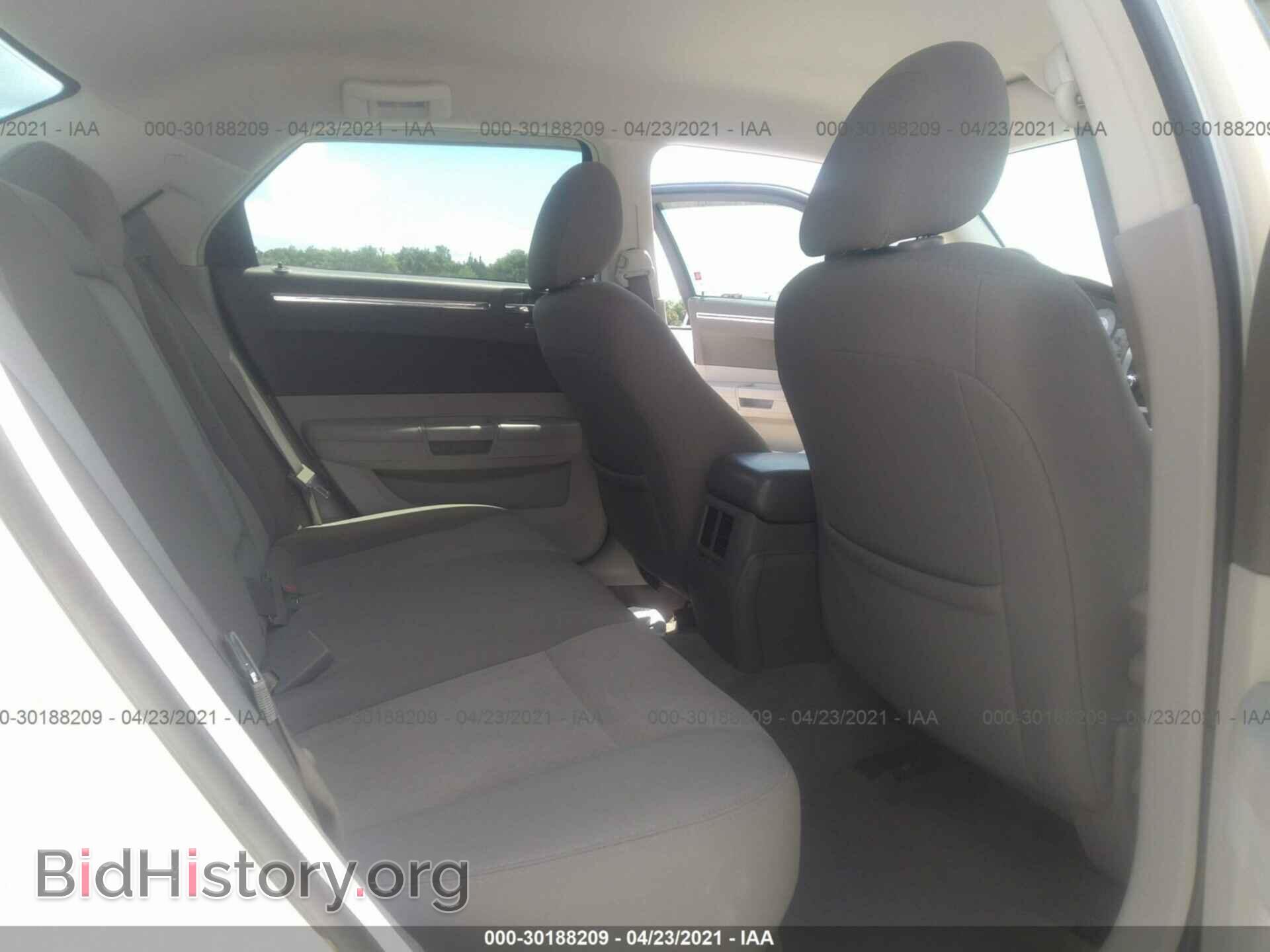 2010 CHRYSLER 300 - VIN: 2C3CA4CD1AH132220 - Фото 8